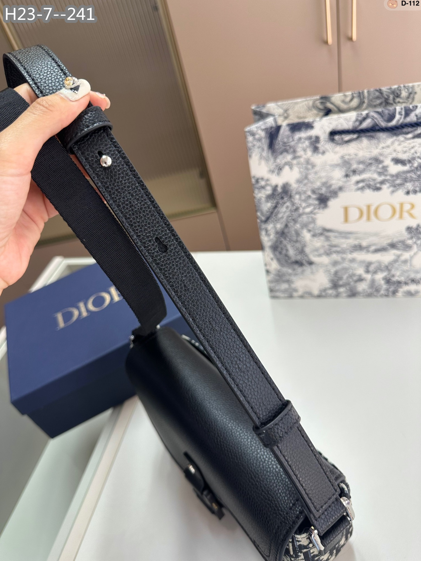 TL8154  DIOR  60$ gallery