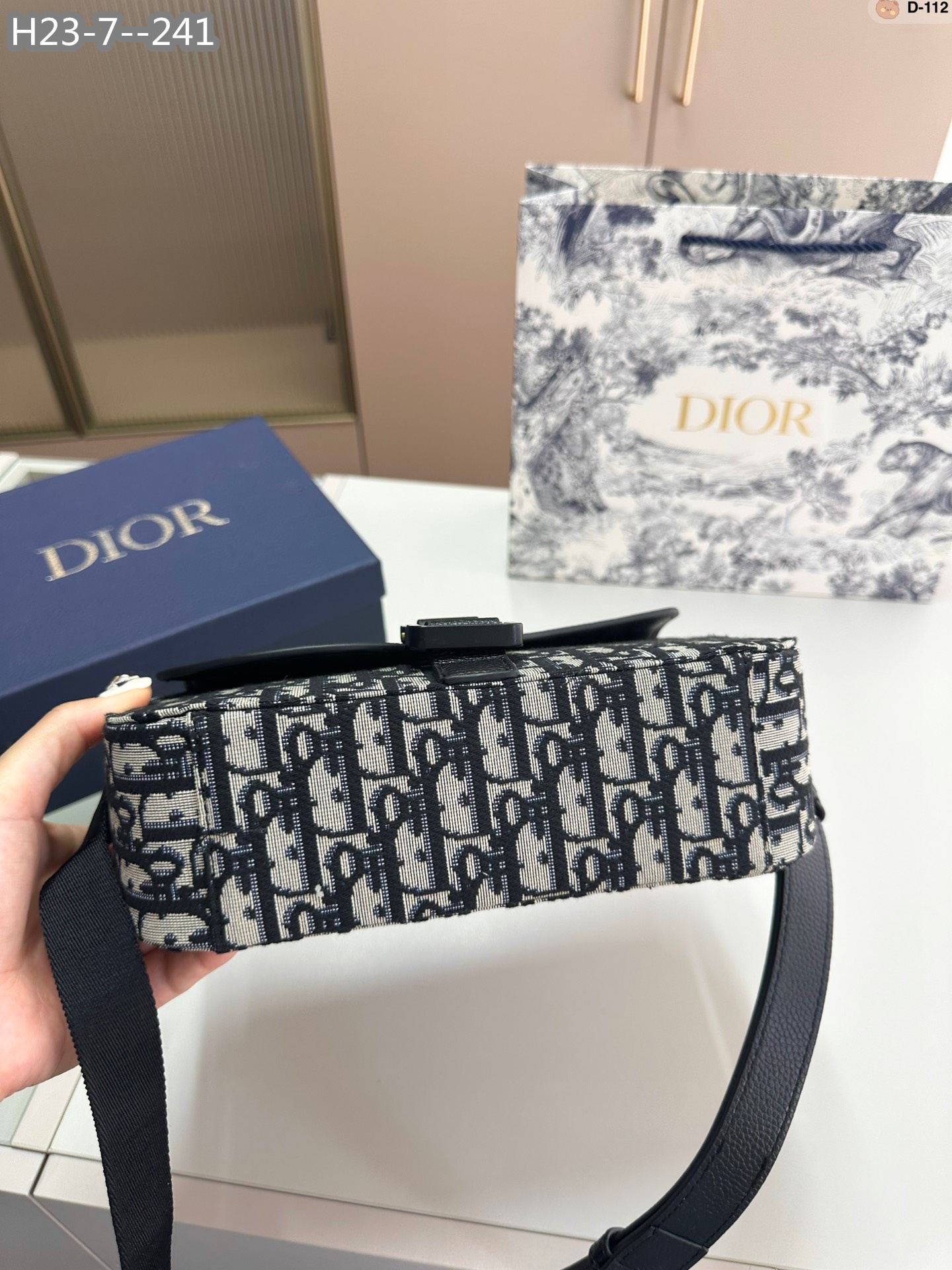 TL8154  DIOR  60$ gallery