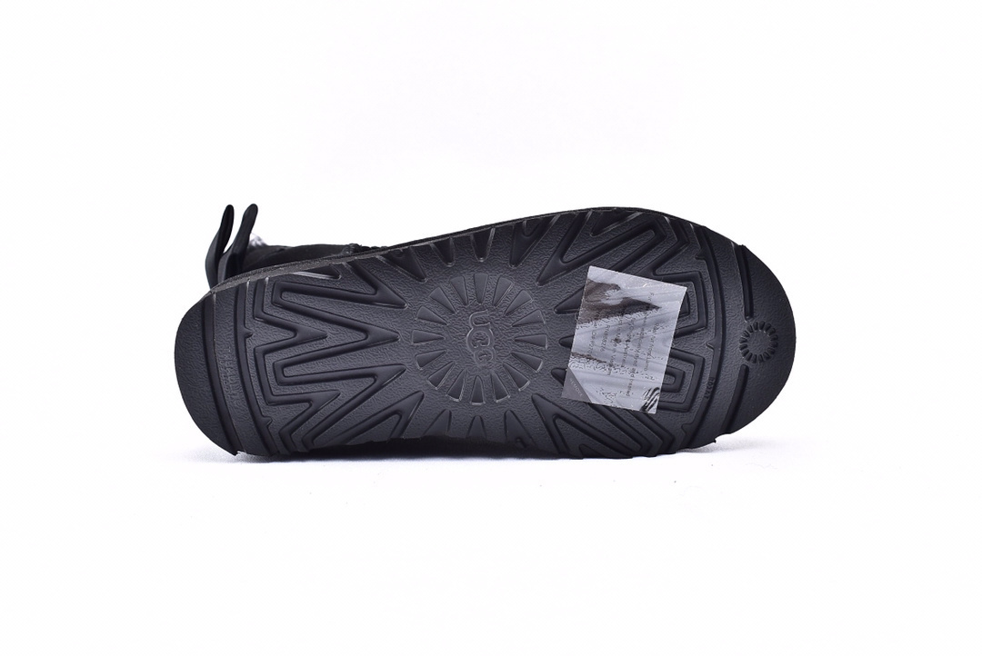 XTZ8679     UGG    53.99$   BOX gallery