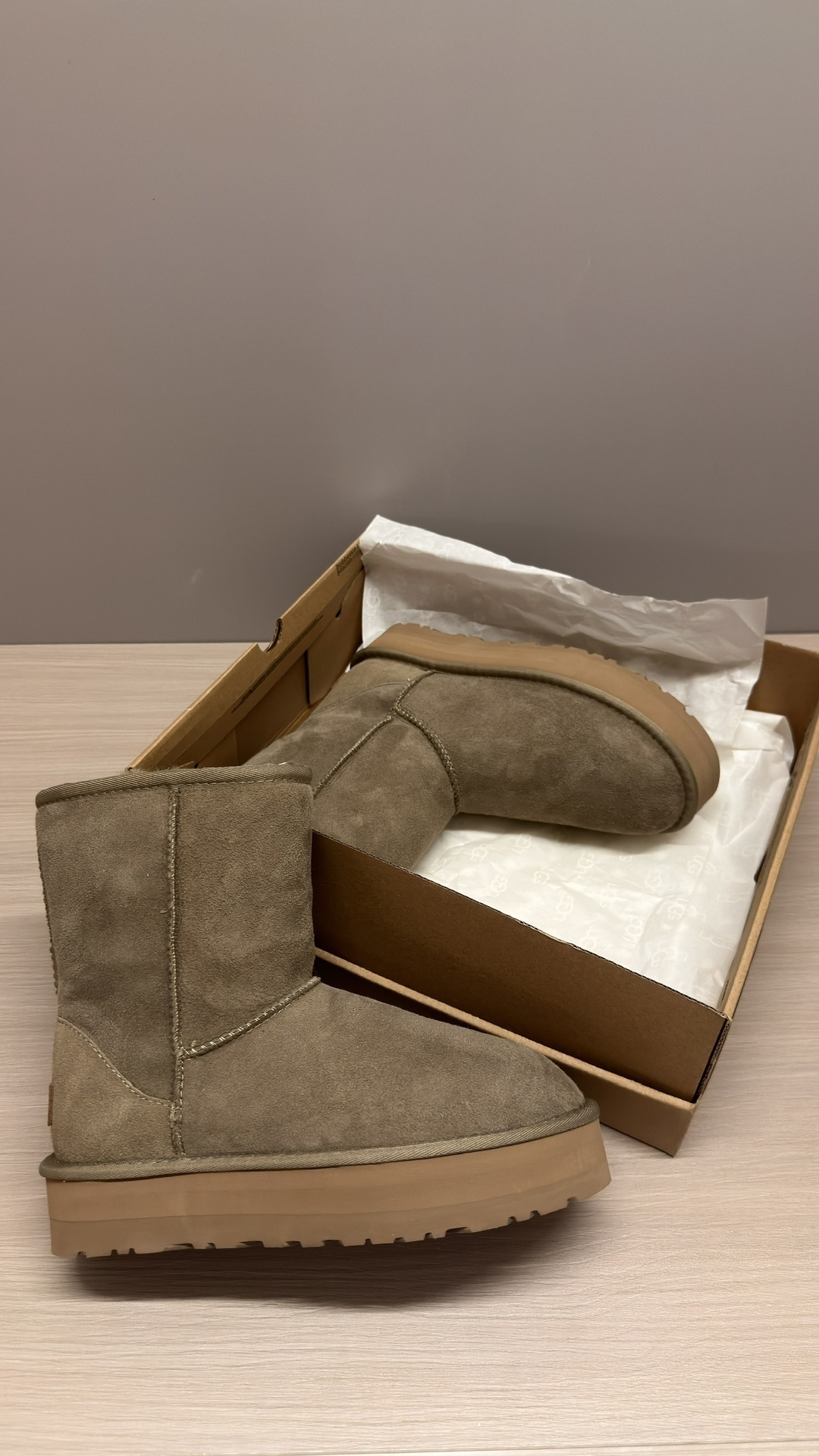 XTZ8721    UGG    57.99$ gallery