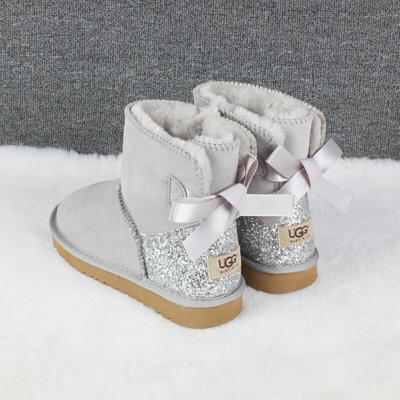 XTZ8743    UGG     49.99$    BOX gallery