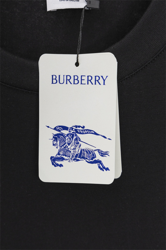 Video T812-T813  BURBERRY T-Shirt gallery