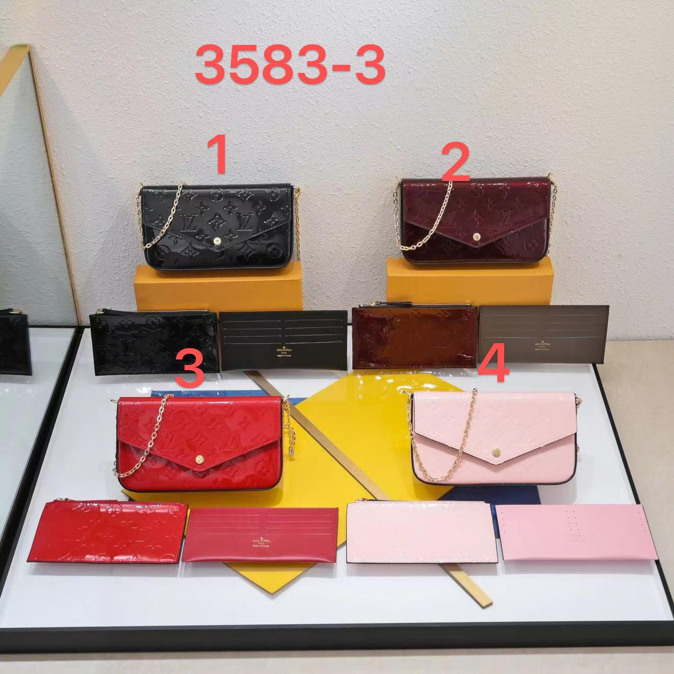 35 L  V  BAG gallery