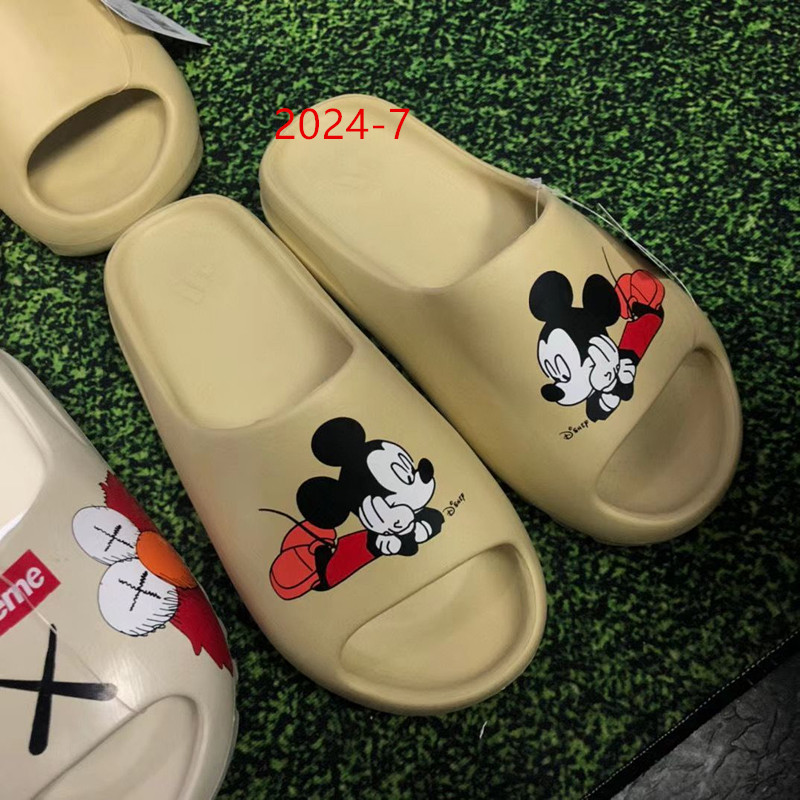 42.66 YEEZY slippers 36-44 gallery