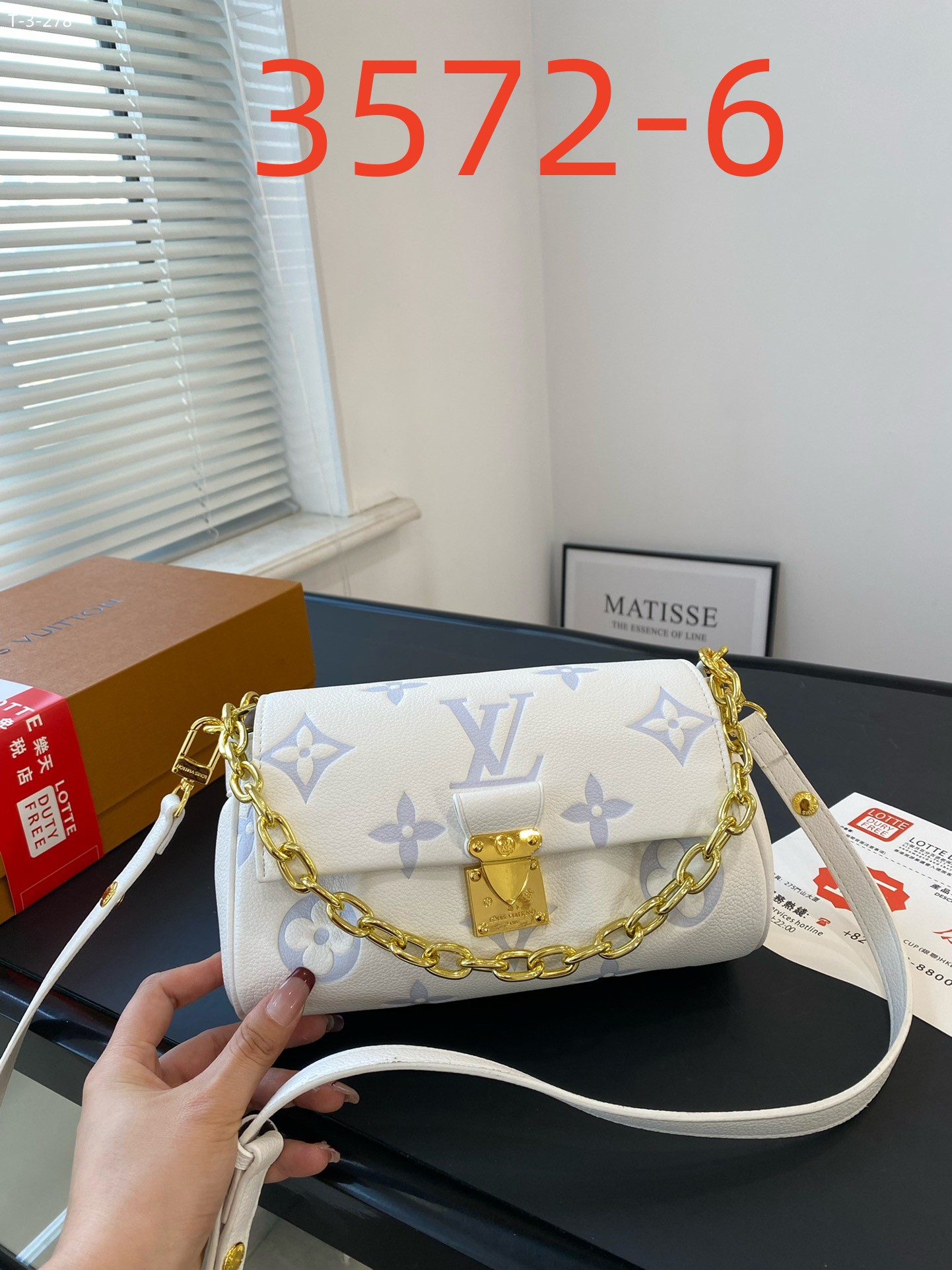 55  L  V  BAG gallery