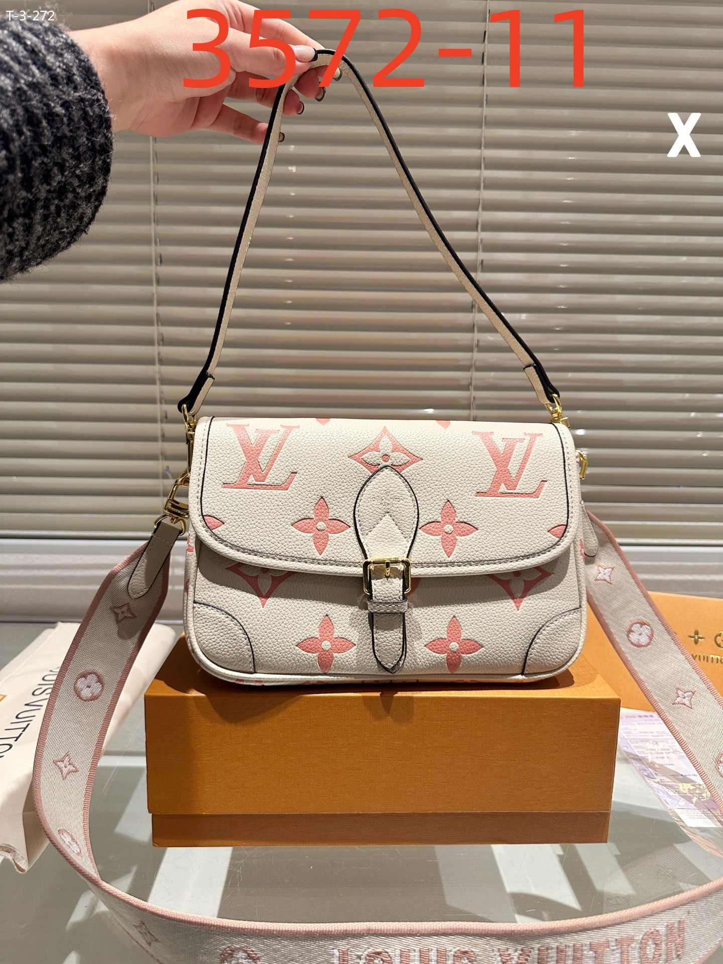 55  L  V  BAG gallery