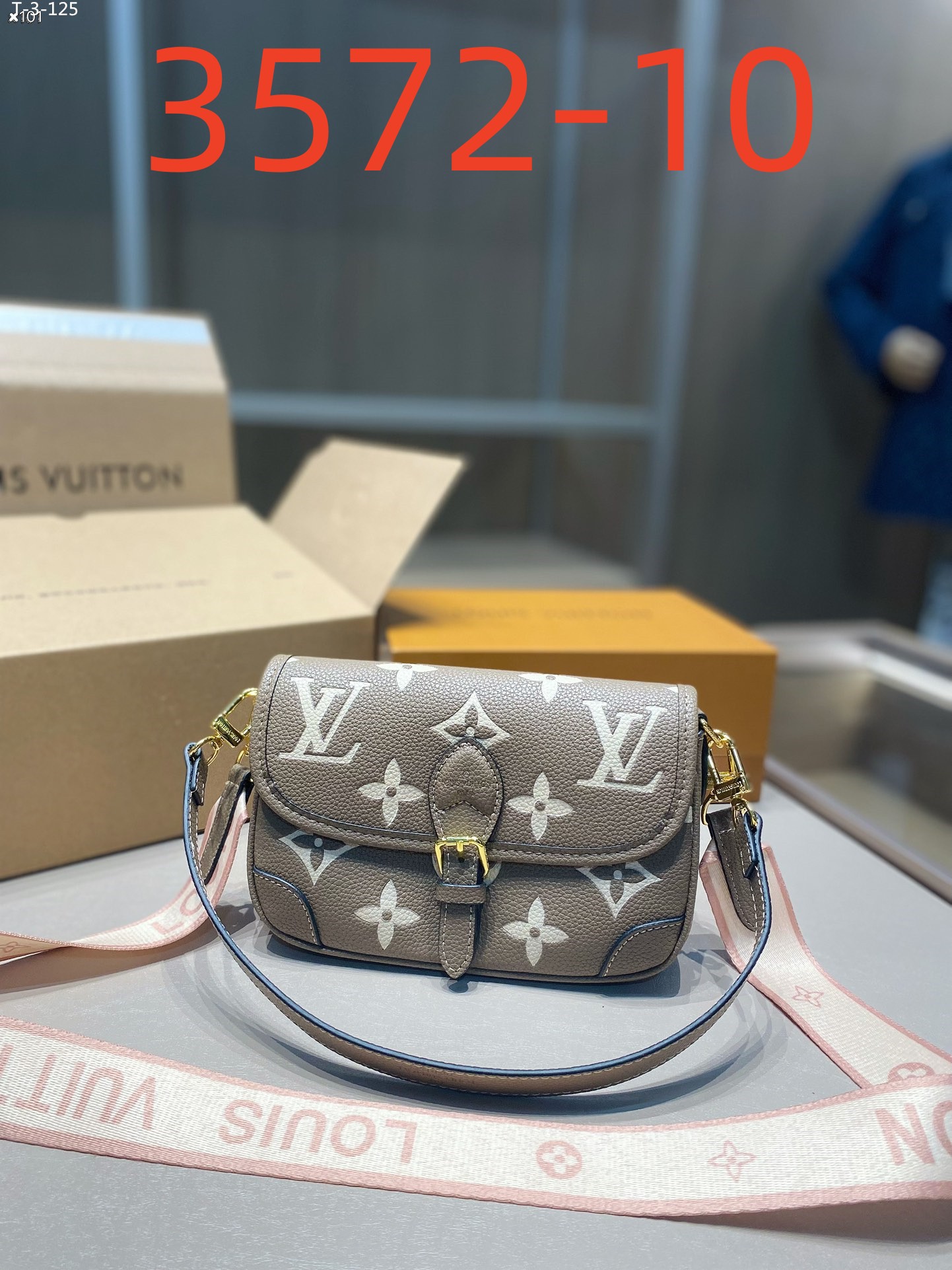 55  L  V  BAG gallery