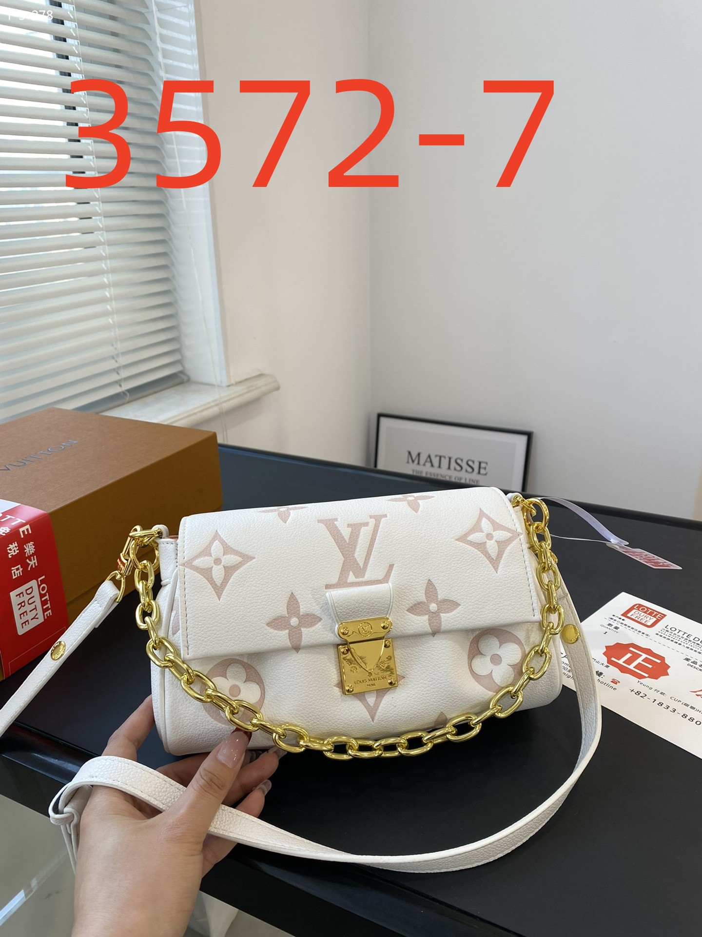 55  L  V  BAG gallery