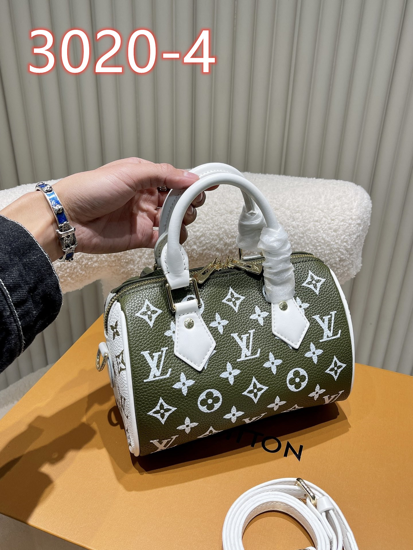 60  L  V  BAG gallery