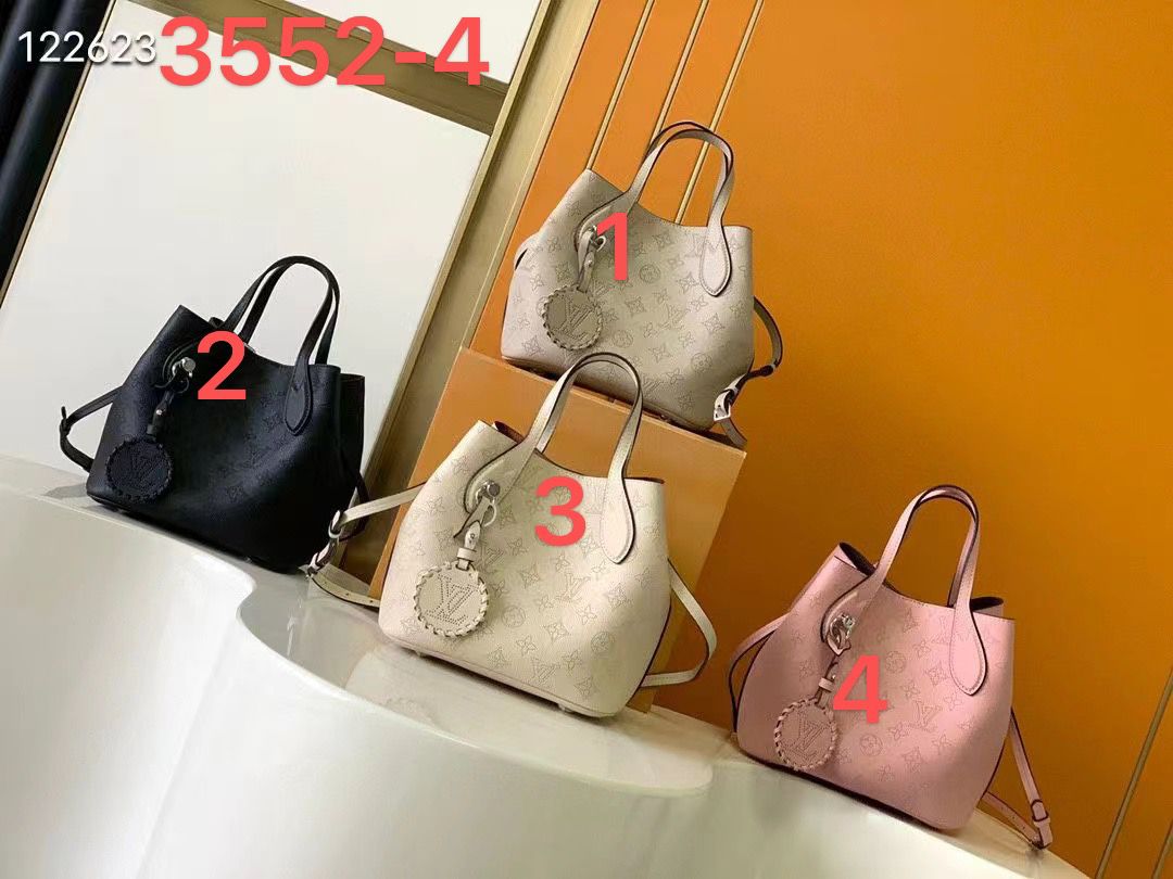 65 L  V  BAG gallery
