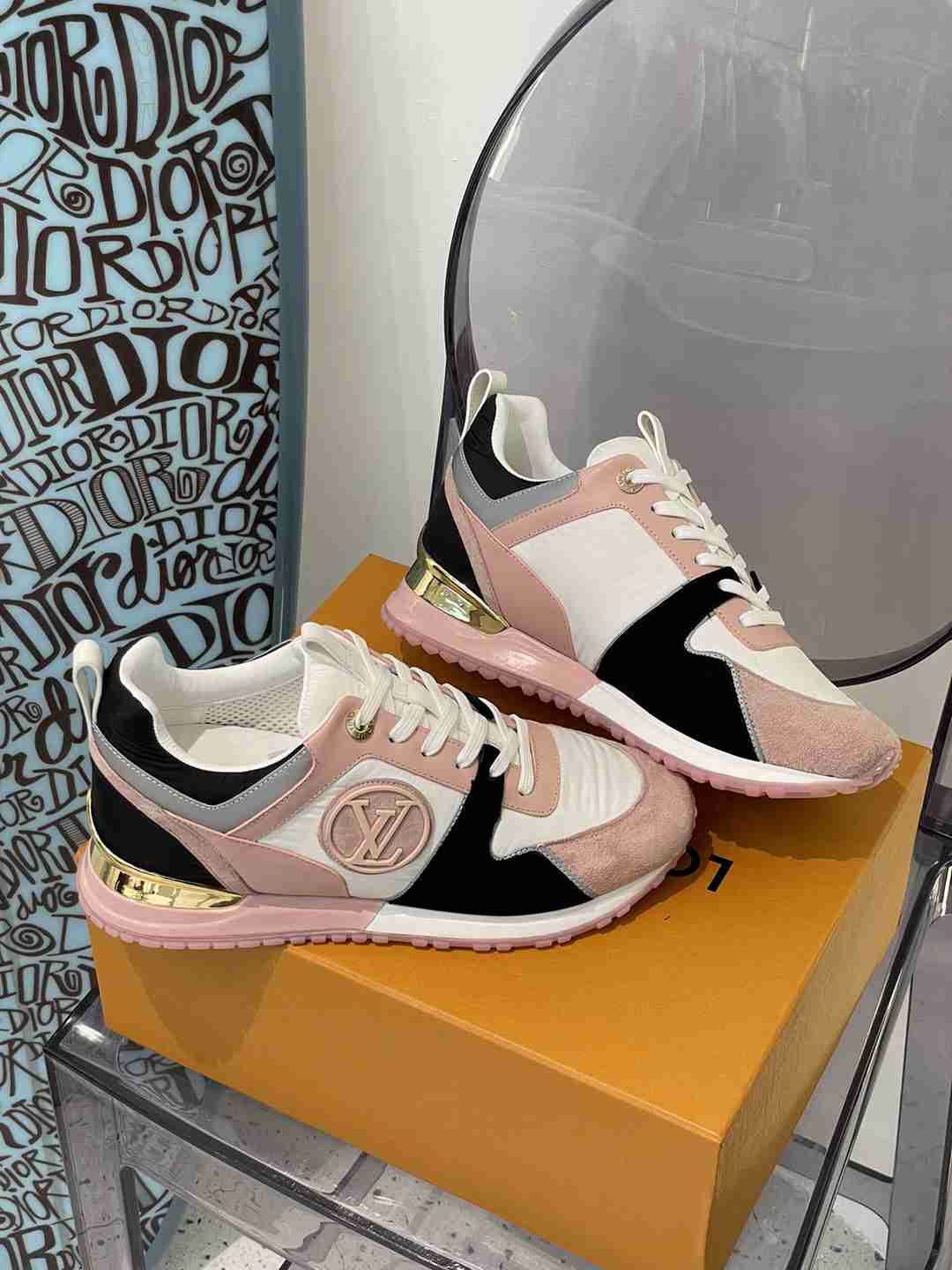 70  L  V  SHOES 35-44 gallery