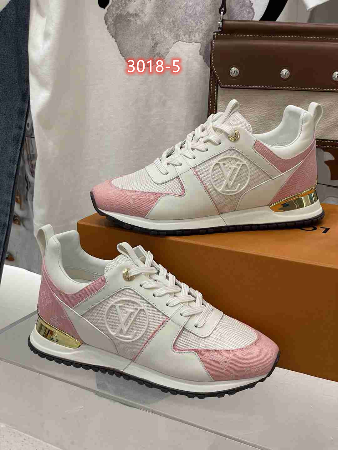 70  L  V  SHOES 35-44 gallery
