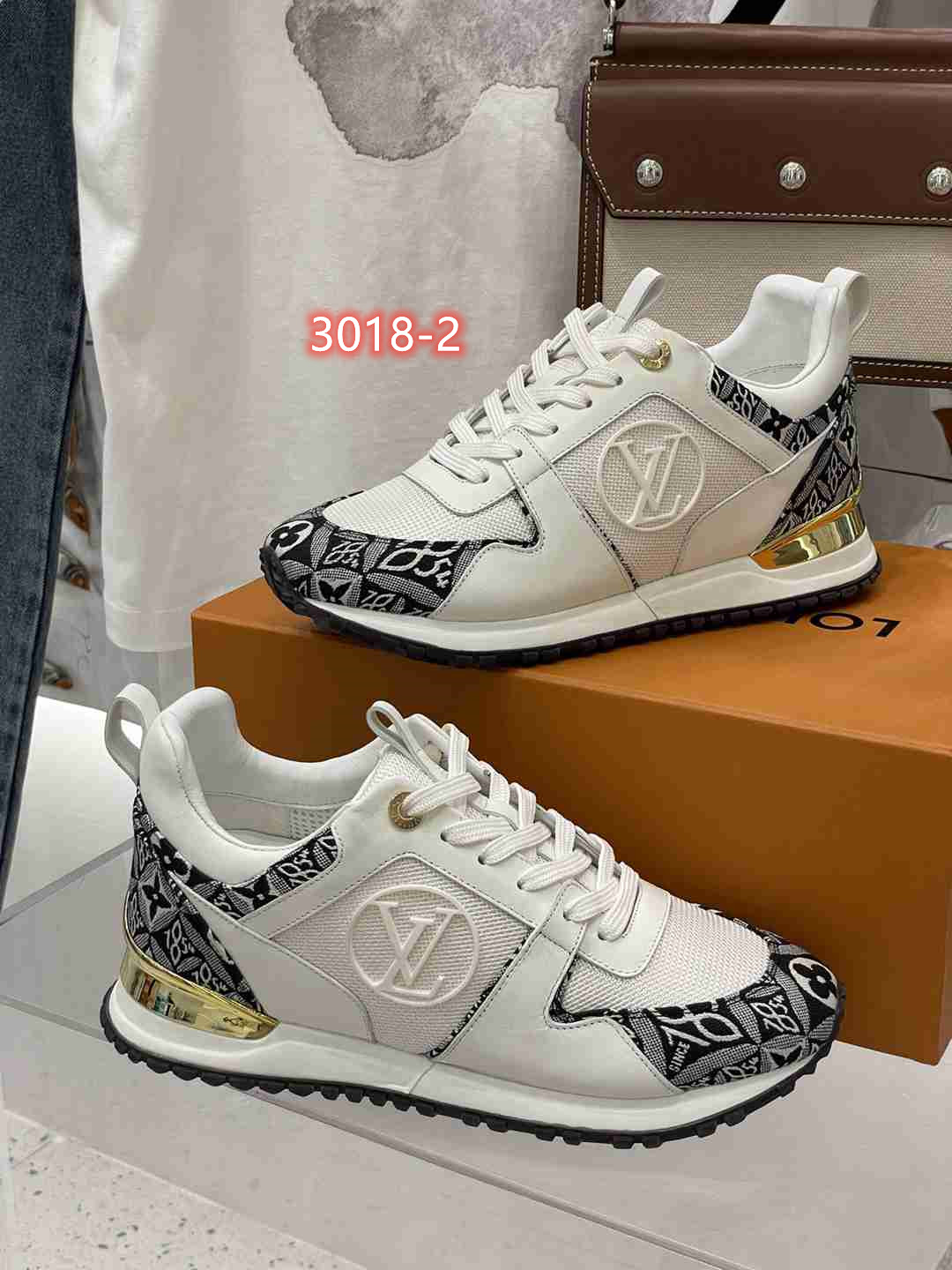 70  L  V  SHOES 35-44 gallery