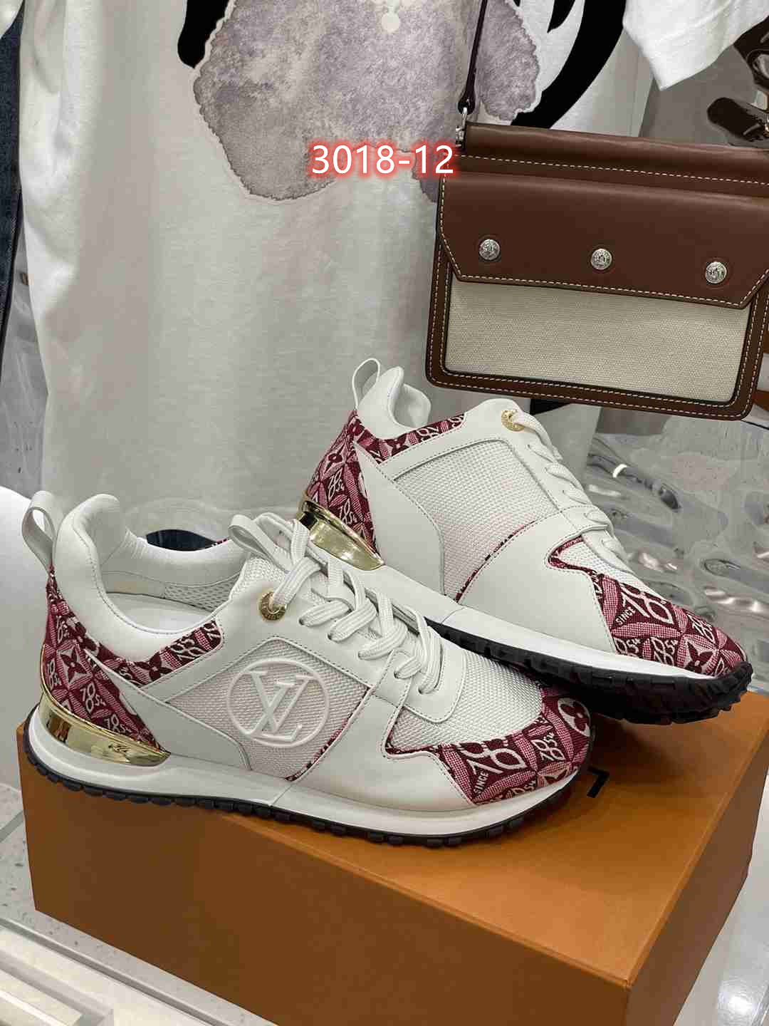 70  L  V  SHOES 35-44 gallery