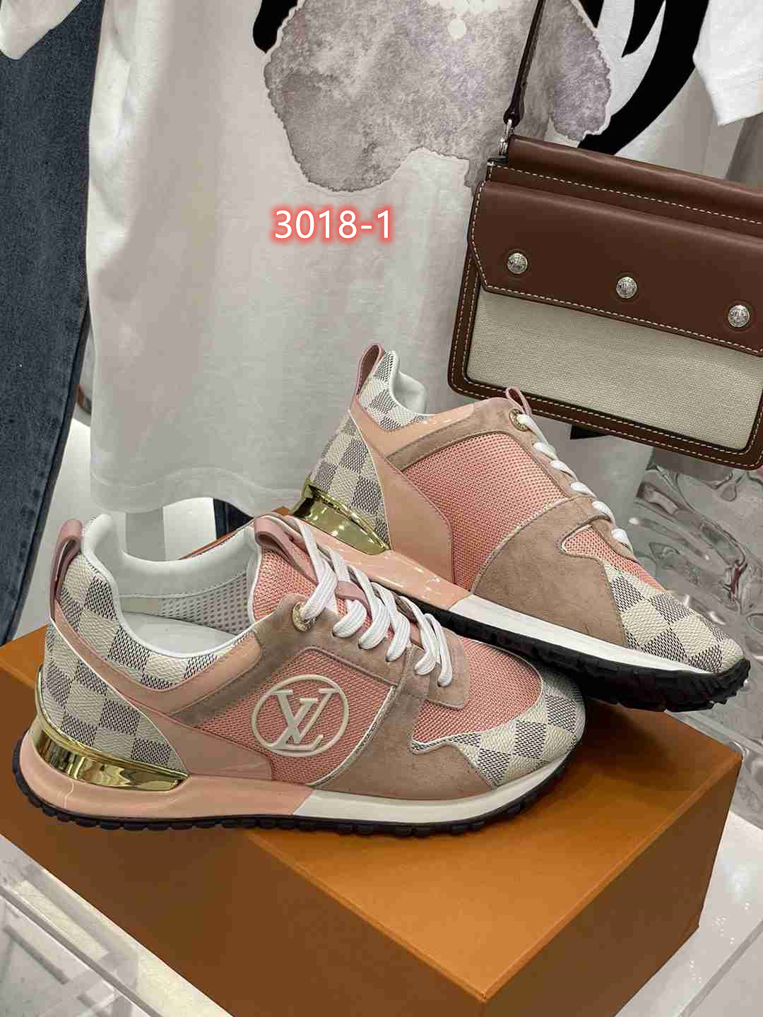70  L  V  SHOES 35-44 gallery