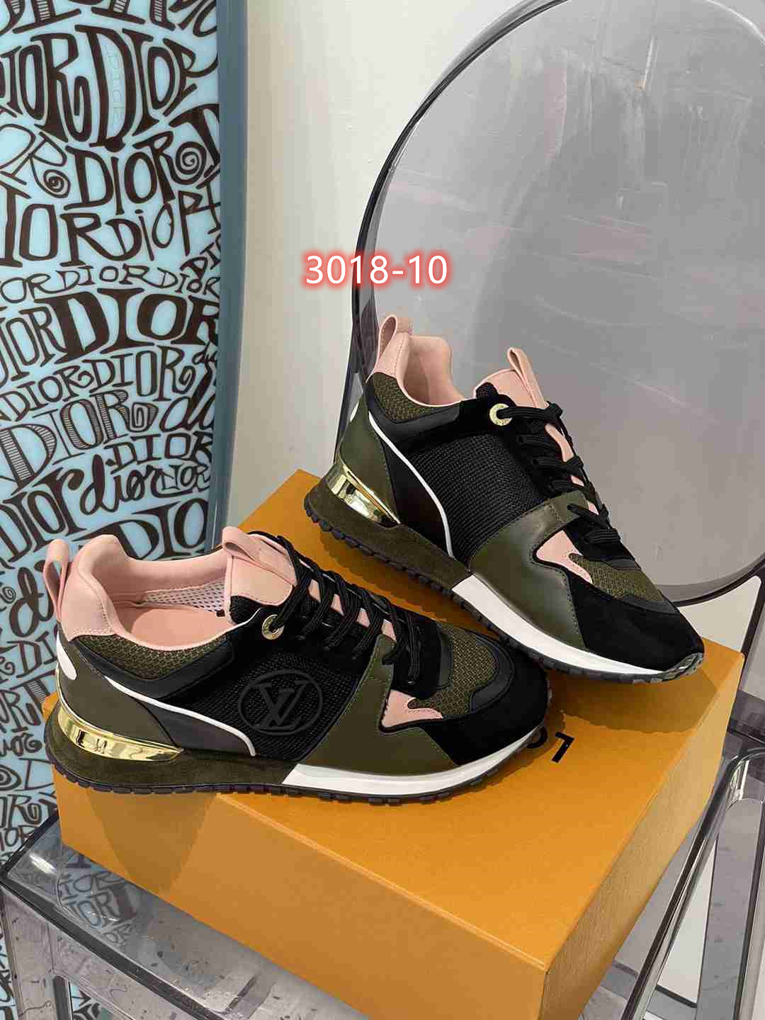 70  L  V  SHOES 35-44 gallery