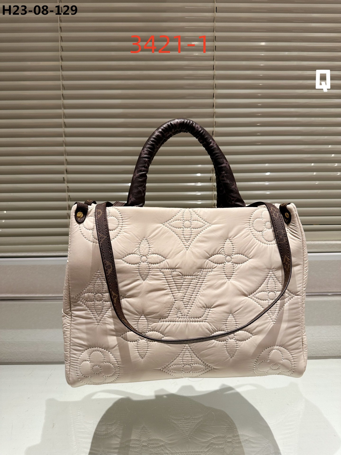 70  L  V BAG gallery