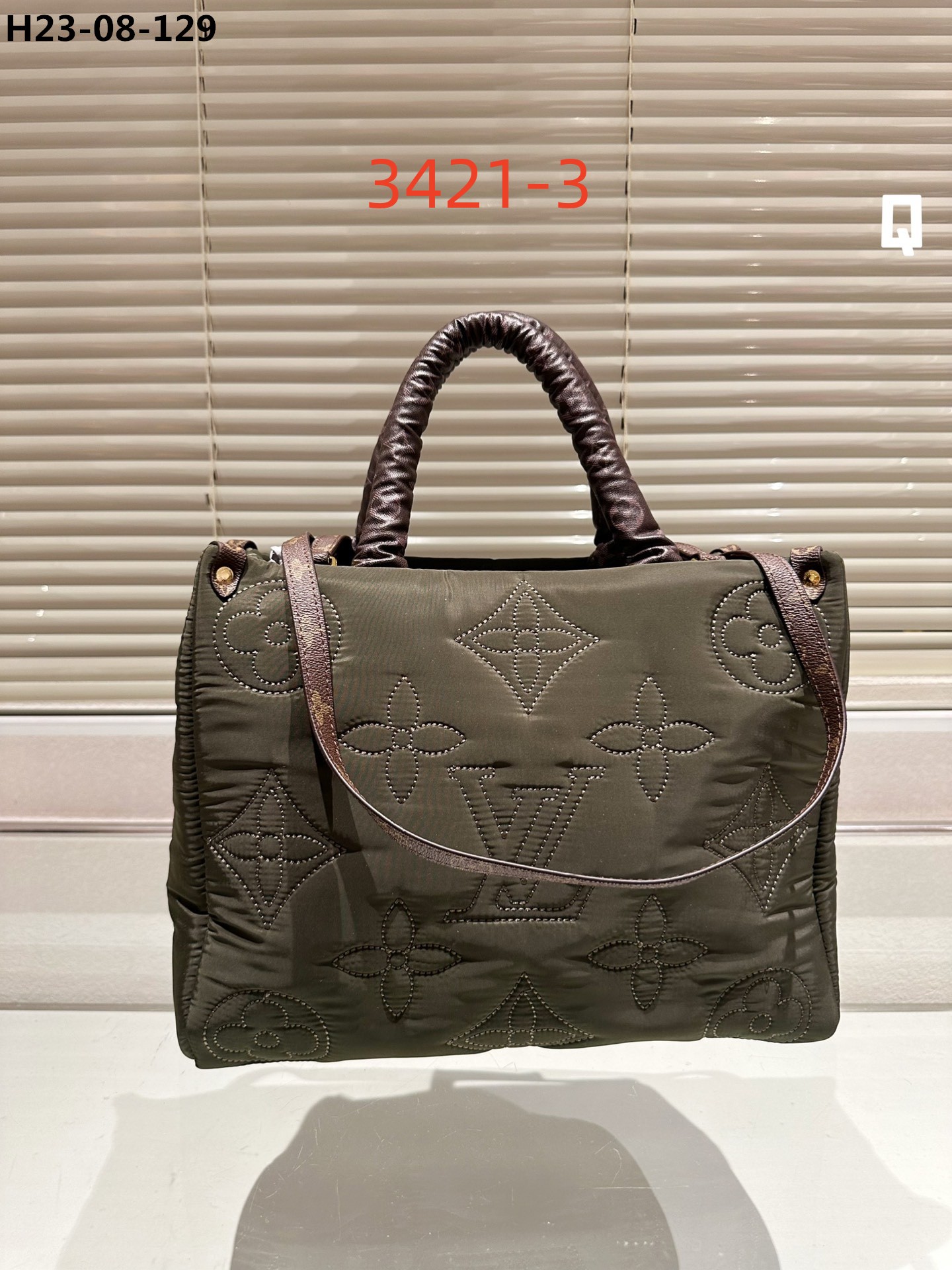 70  L  V BAG gallery