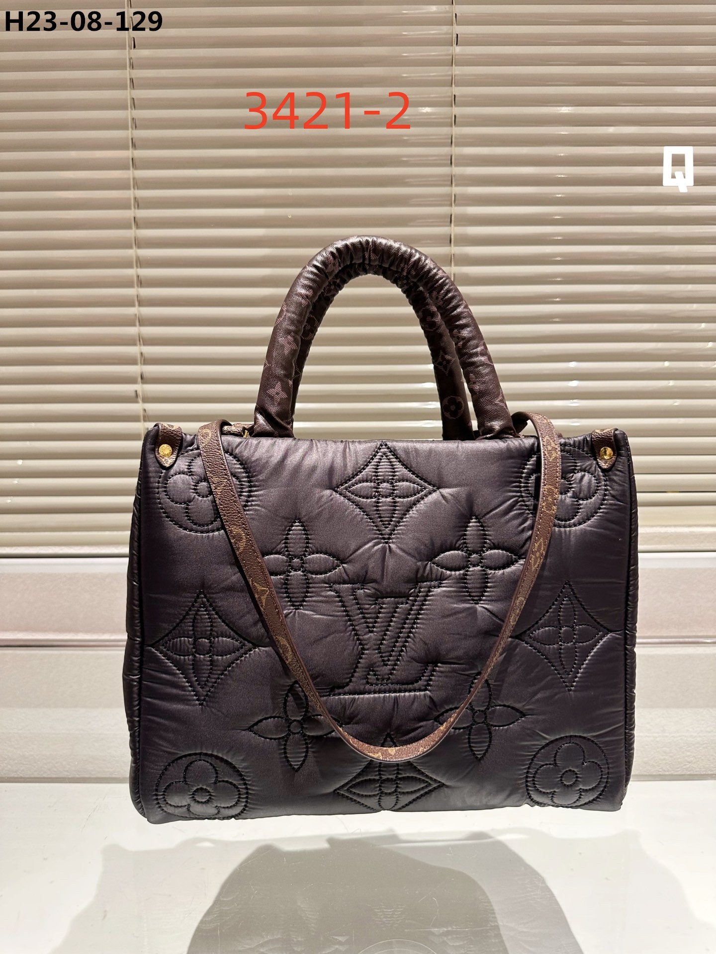 70  L  V BAG gallery