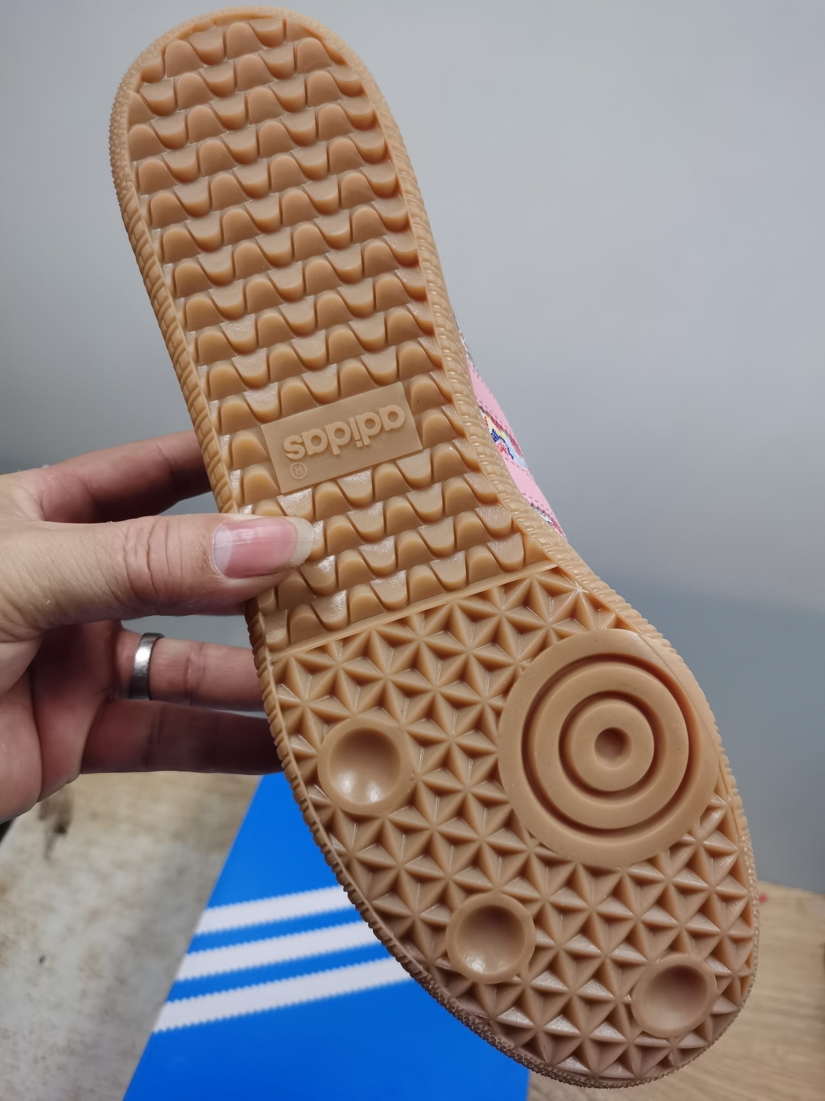 7004--Adidas-29.99$ gallery