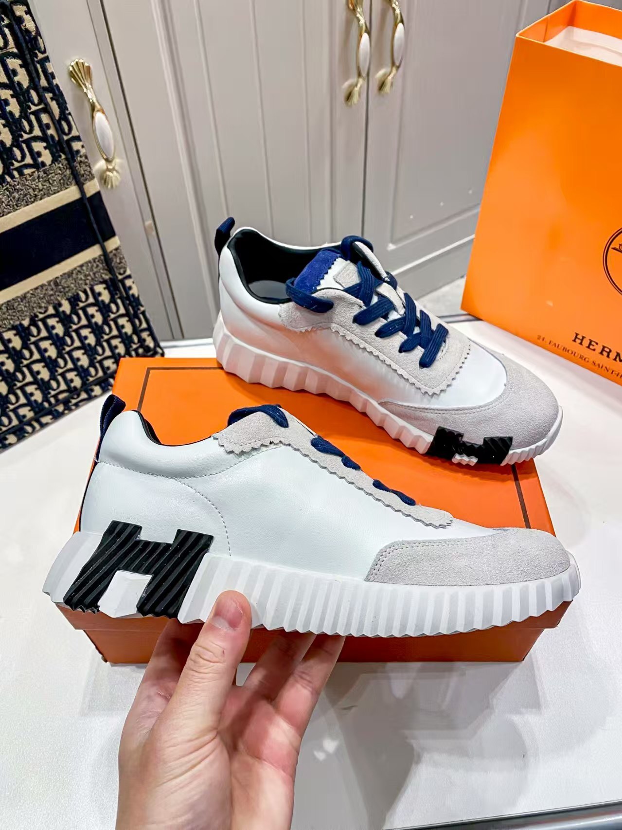 HERMES gallery