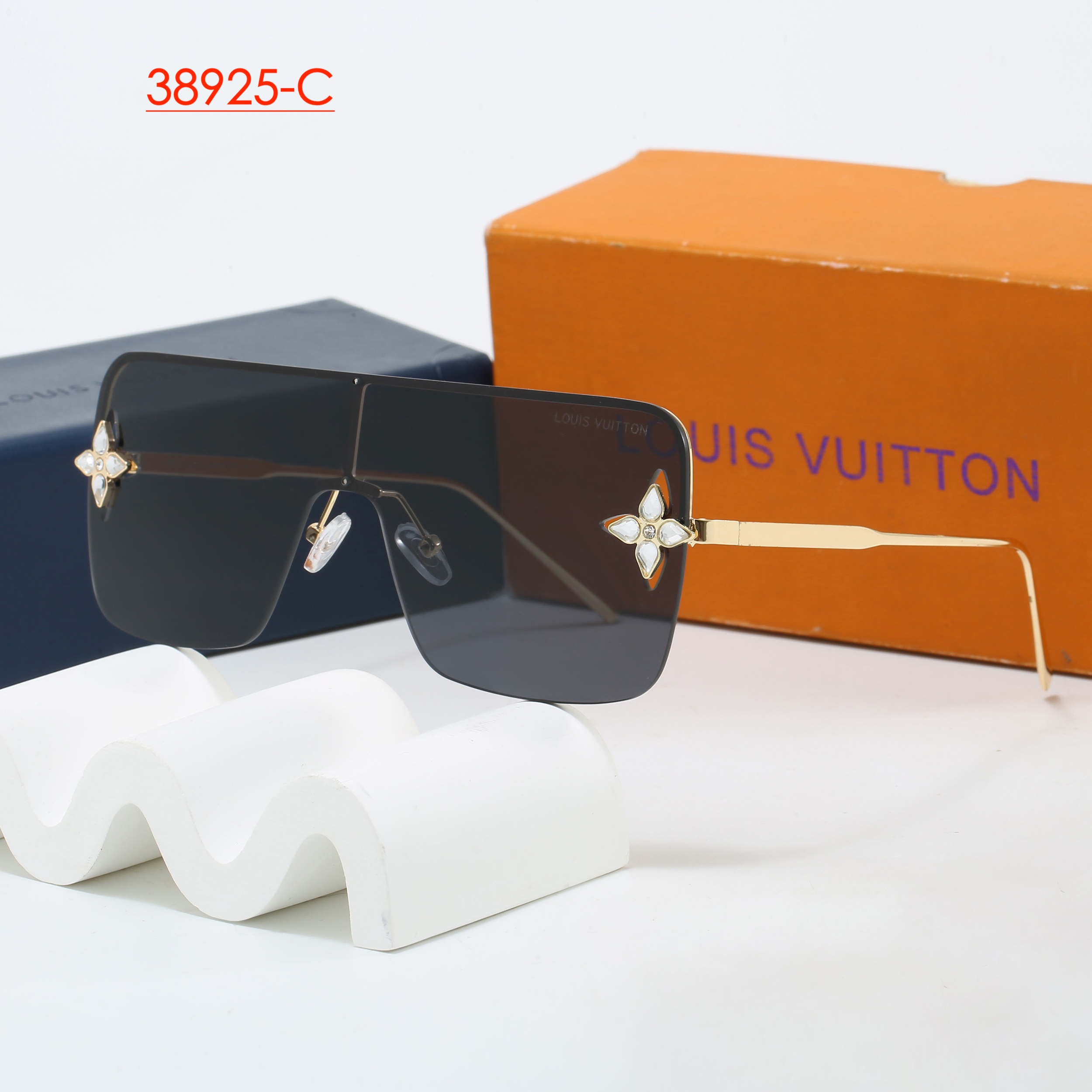 L_V $25 gallery