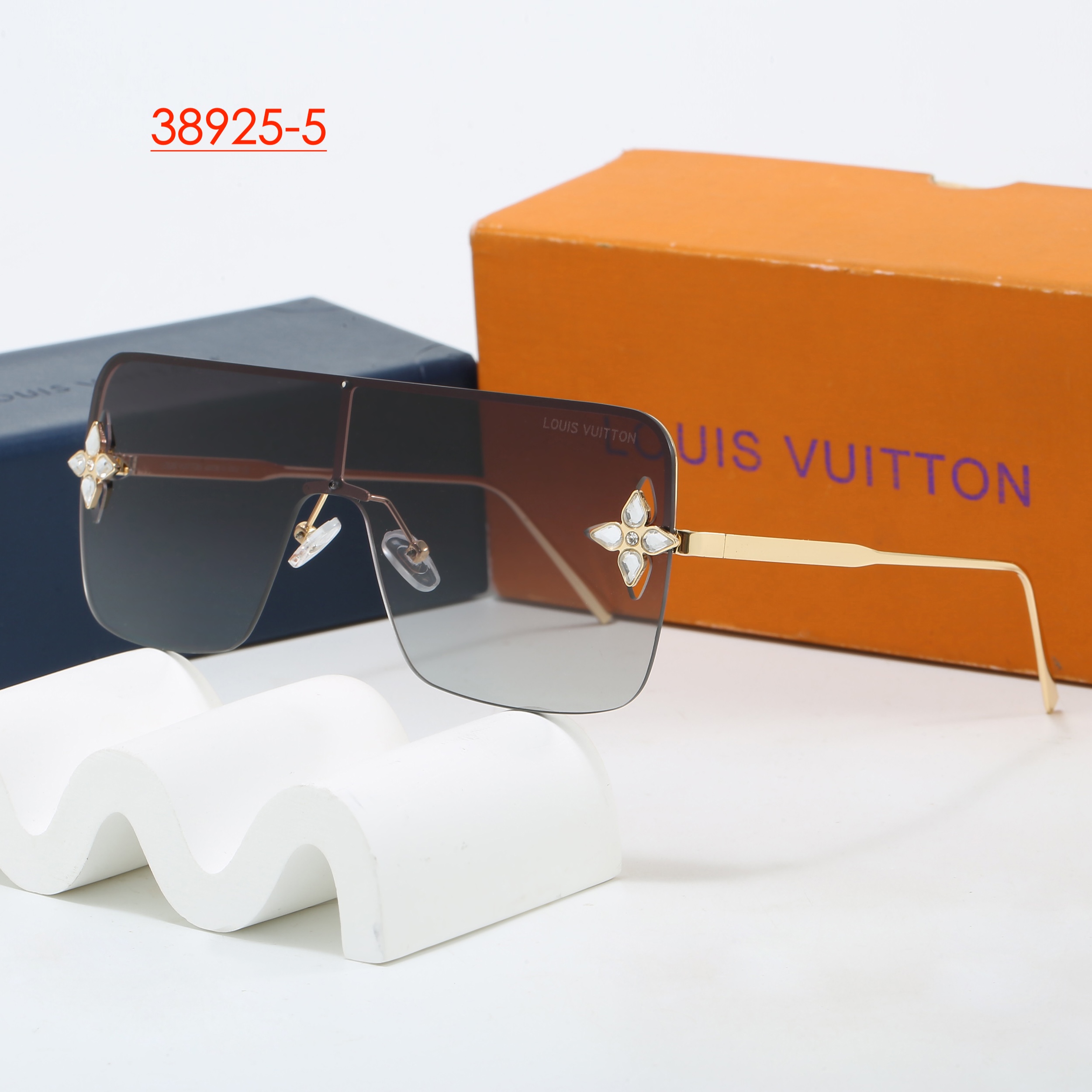 L_V $25 gallery