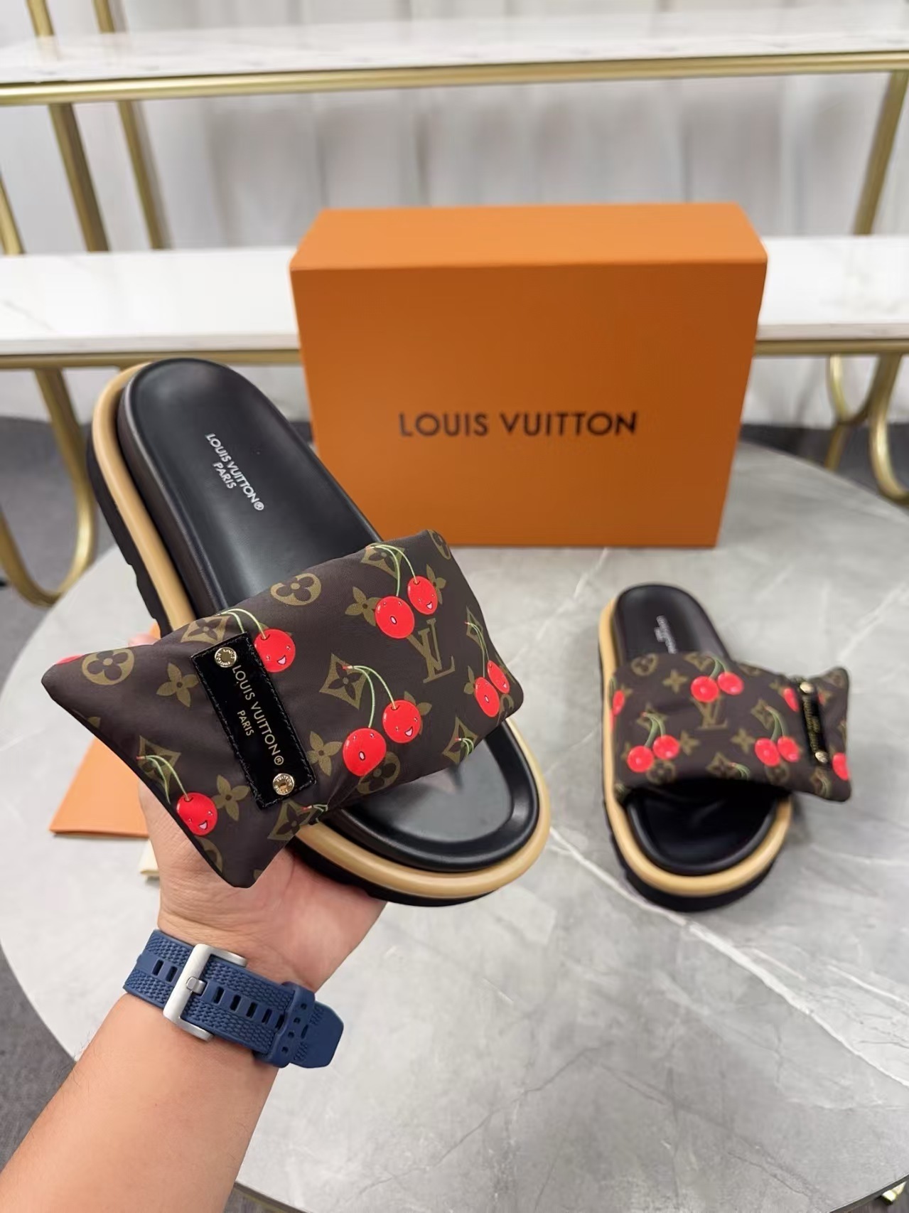 L_V $55 gallery