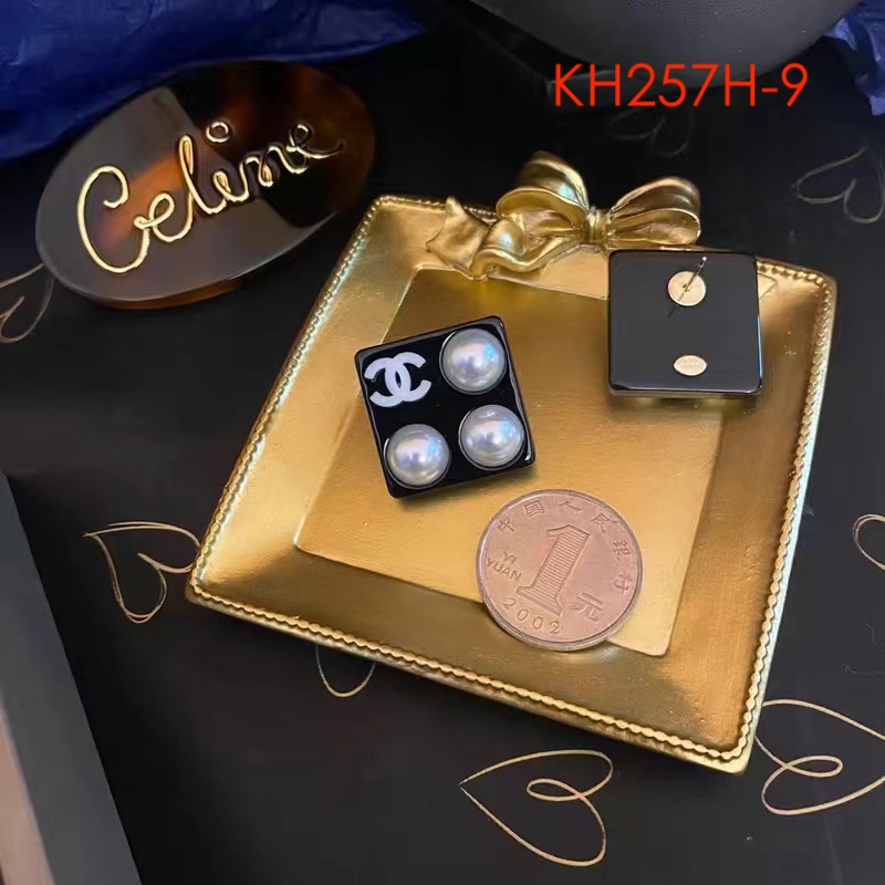 CHANEL $22 gallery
