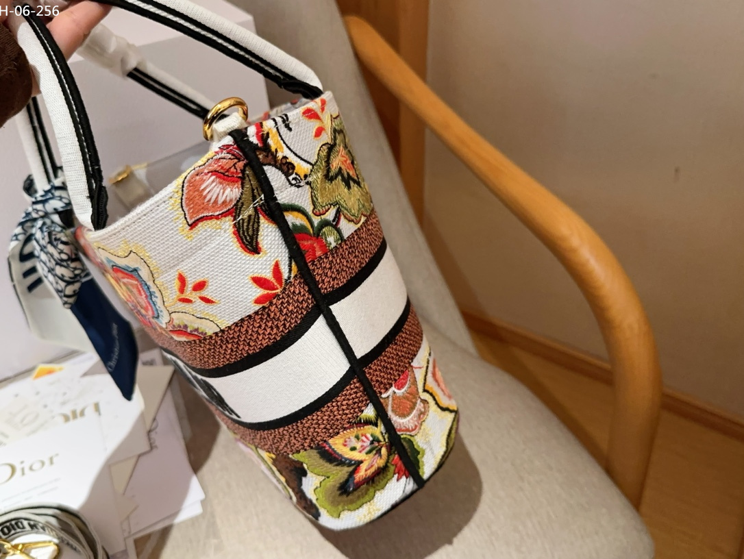 DI_R $125 gallery