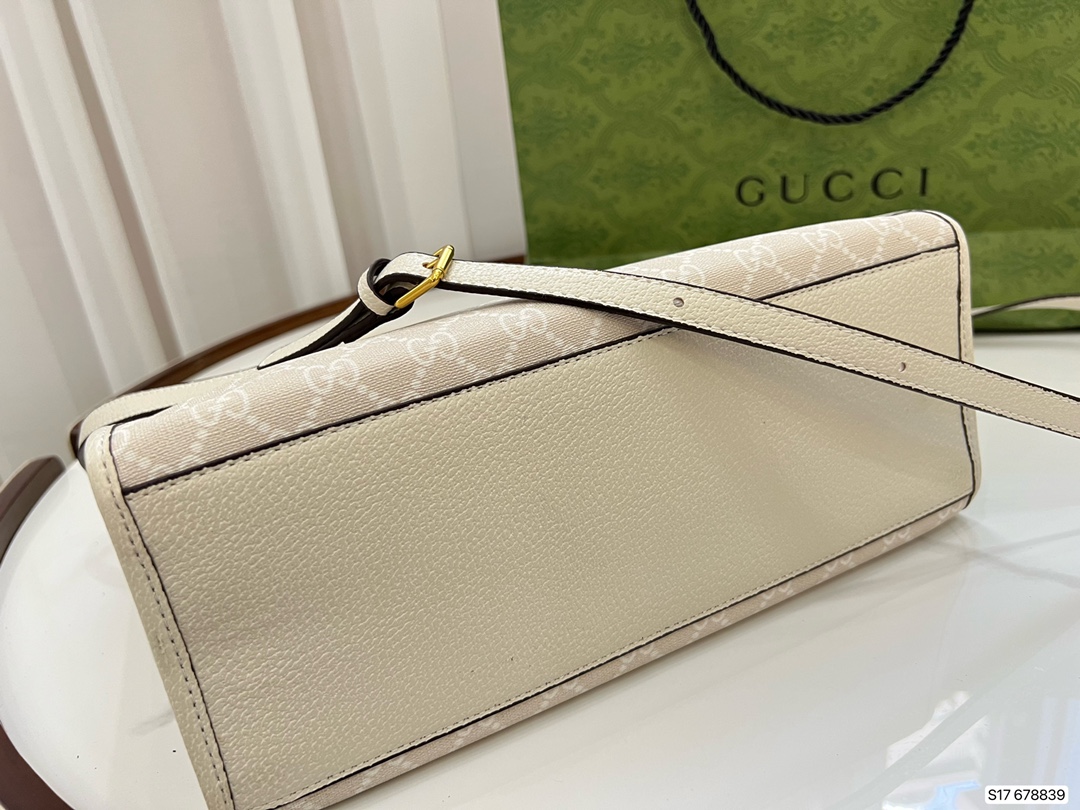 GUC*CI  $62 gallery