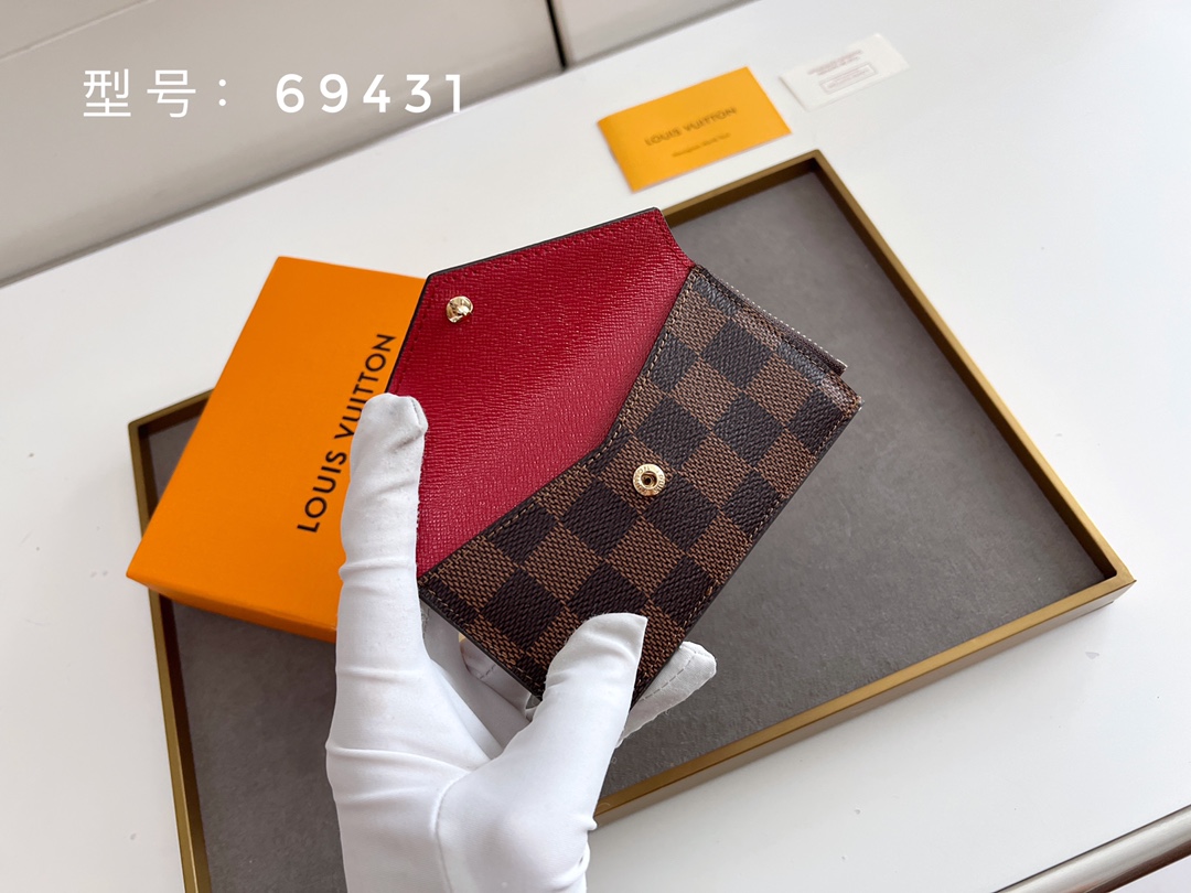 LV  $42 gallery