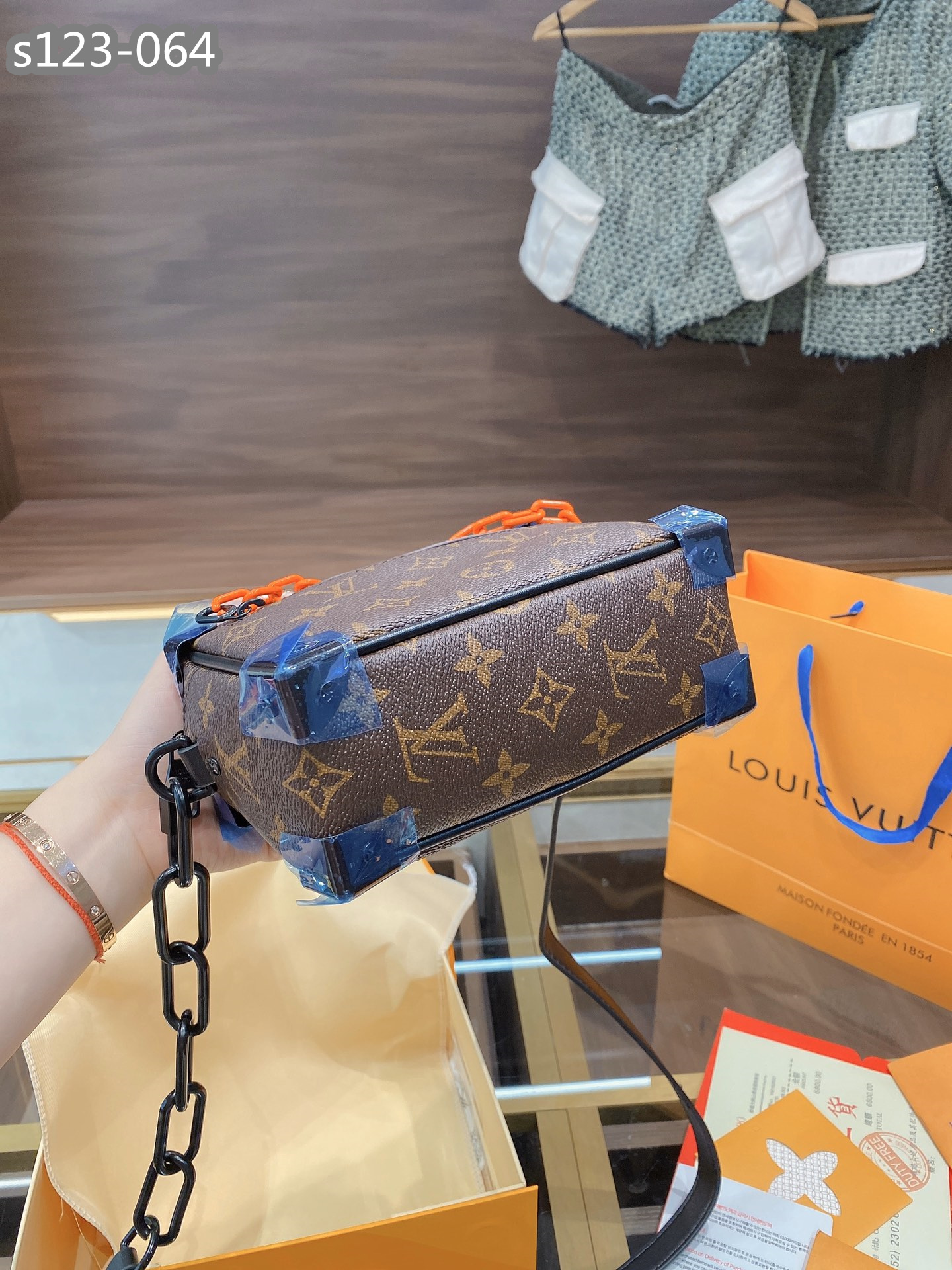 LV $62 gallery