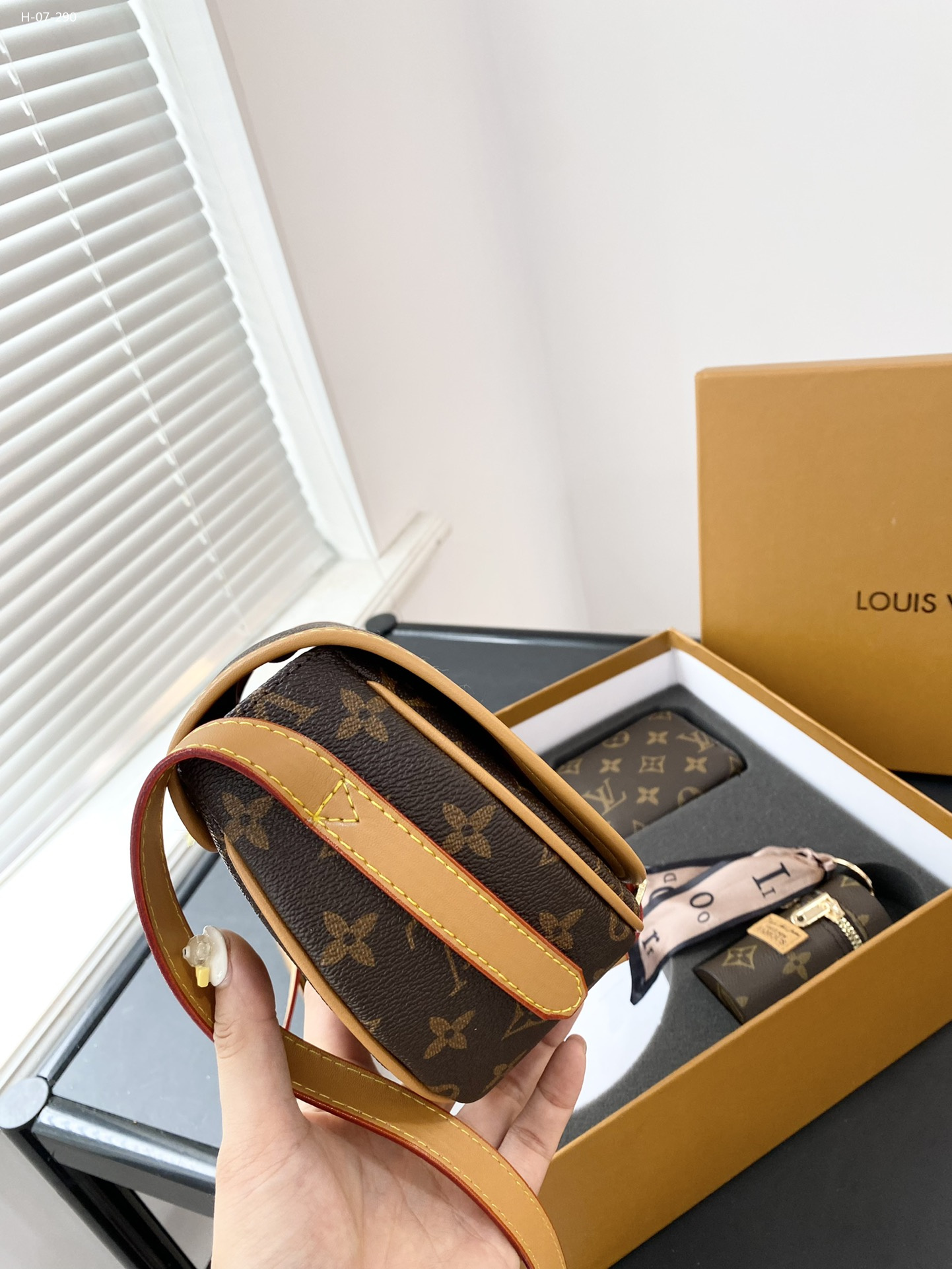 L_V $62 gallery