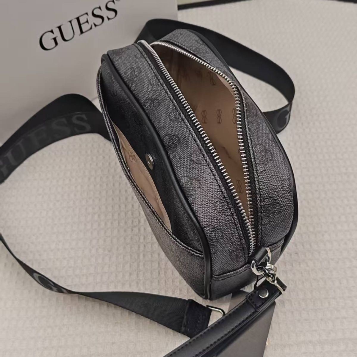 AG68950  SIZE:22*7*14.5CM gallery