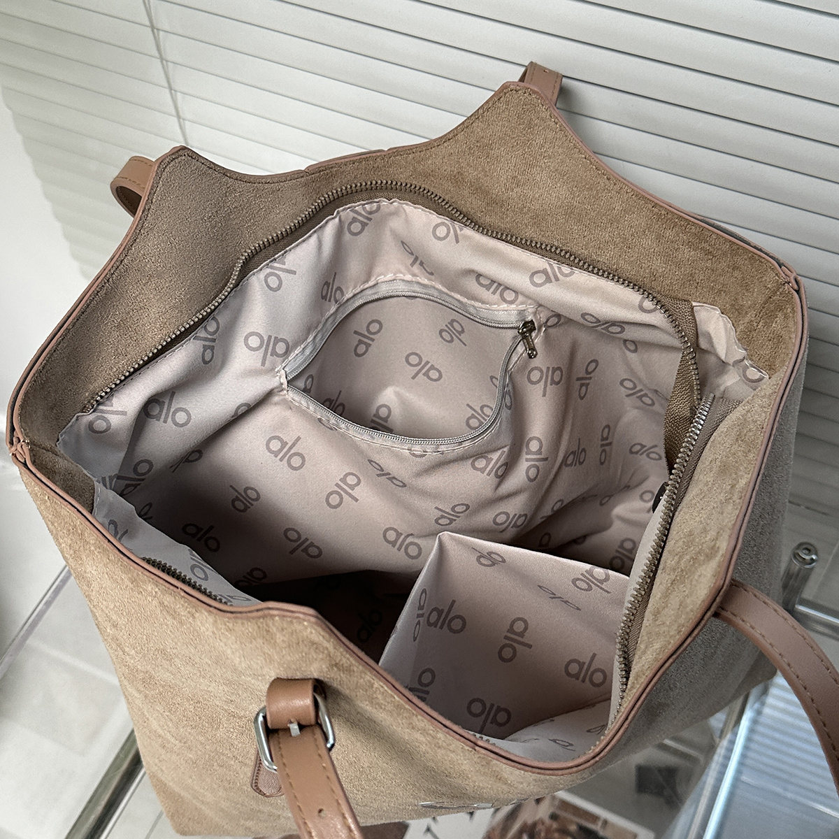 EA57325  SIZE:40*12*30CM gallery