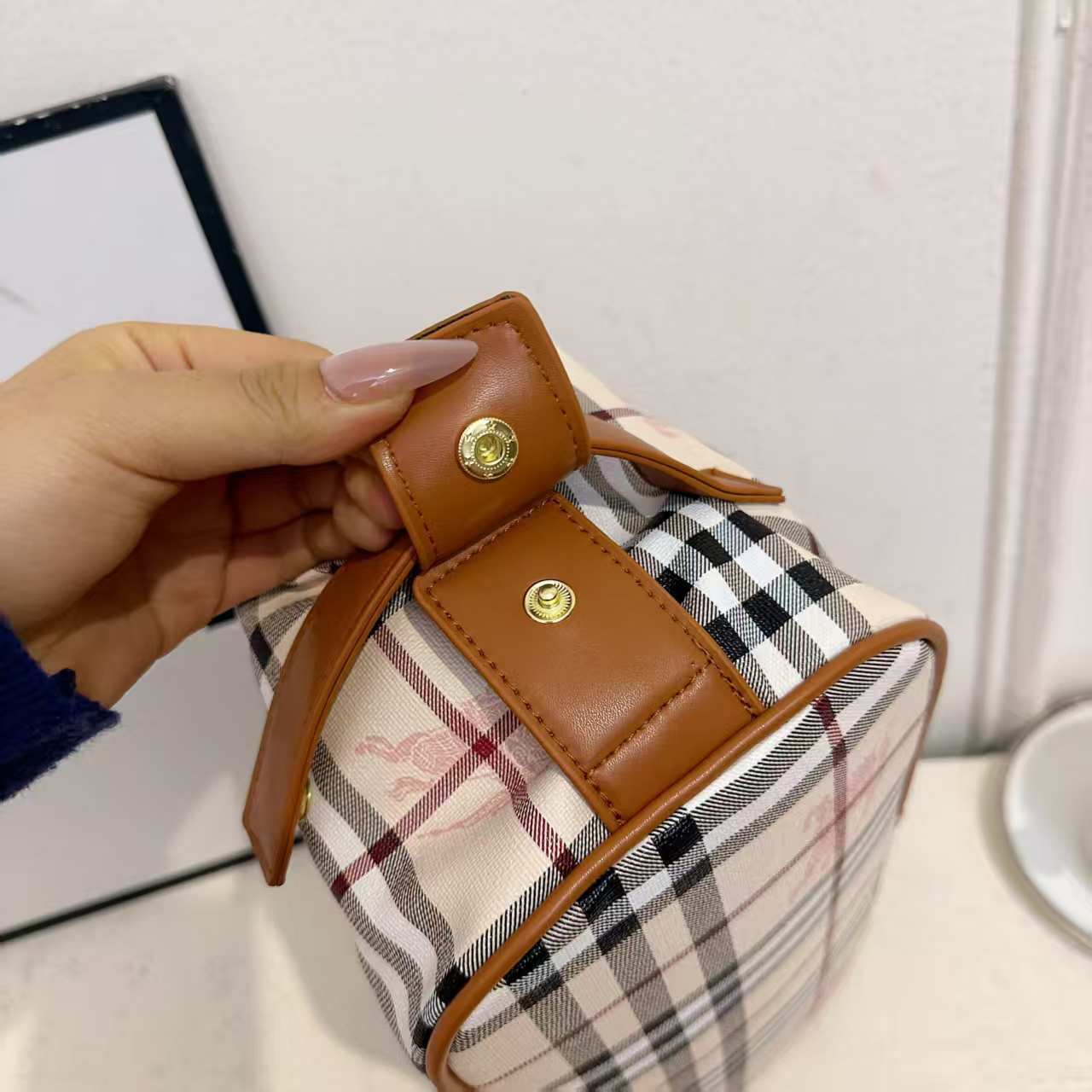 EB90621  SIZE:26*14*14CM gallery