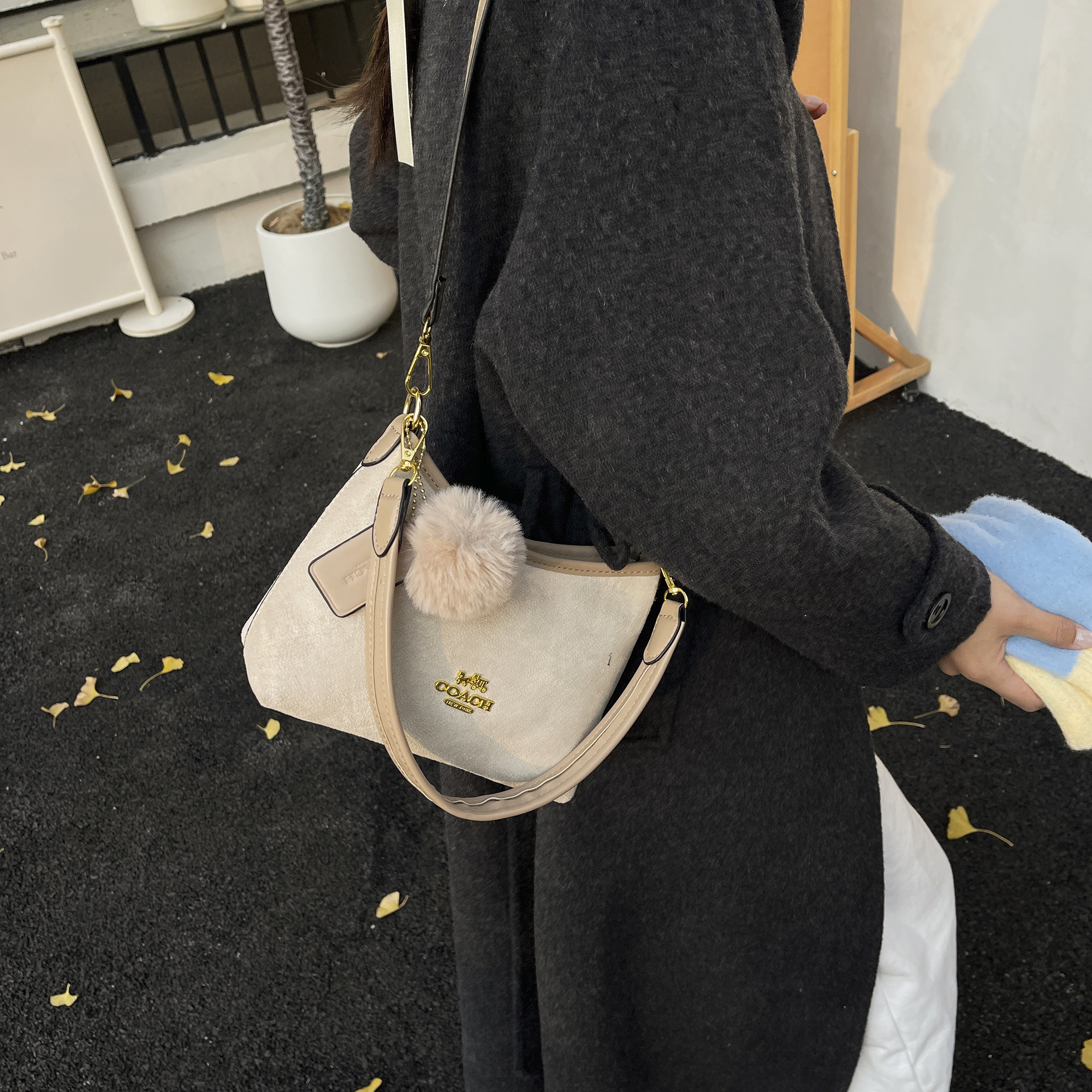 EC21135  SIZE:21*8*16CM gallery