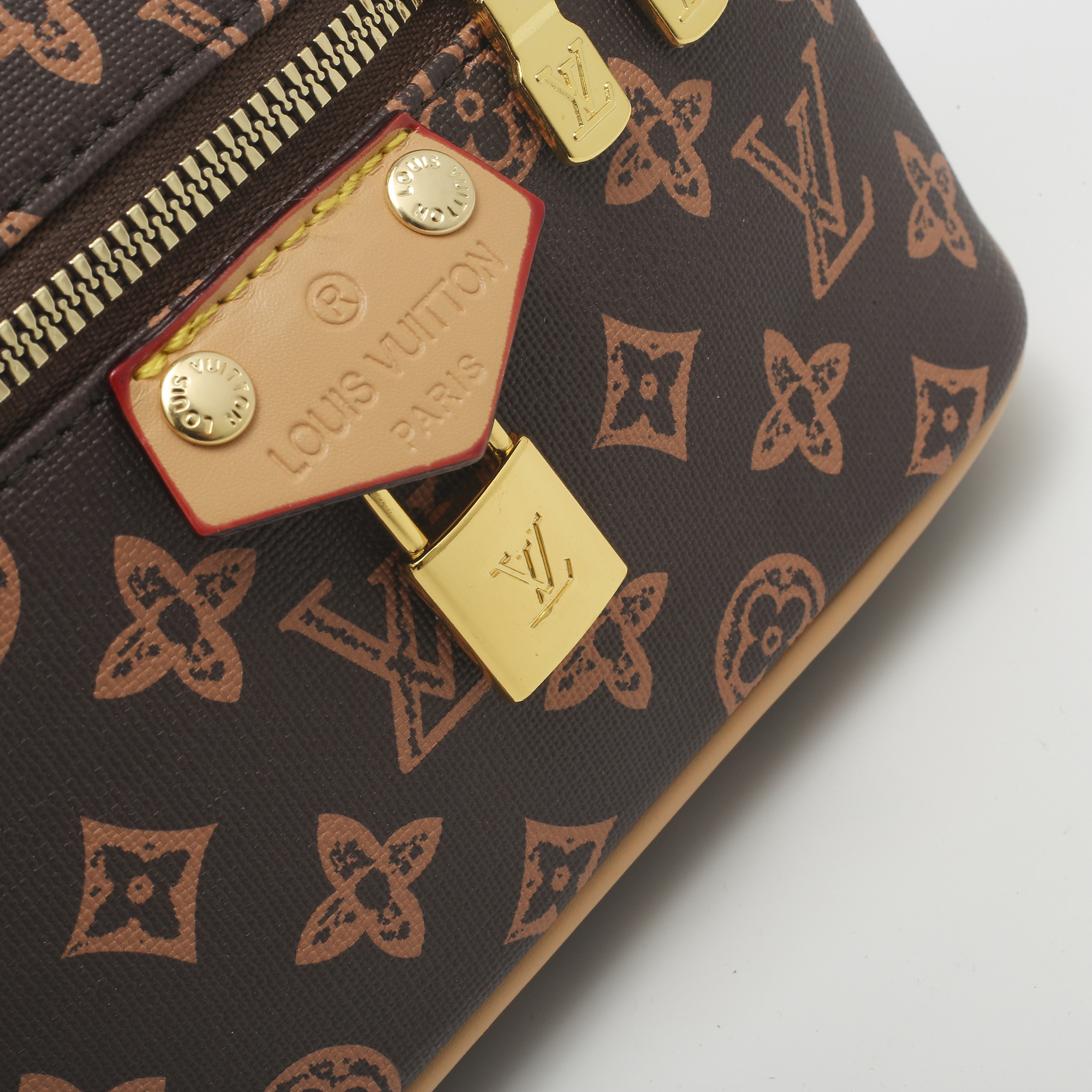 EL24136  SIZE:20*7*13CM gallery