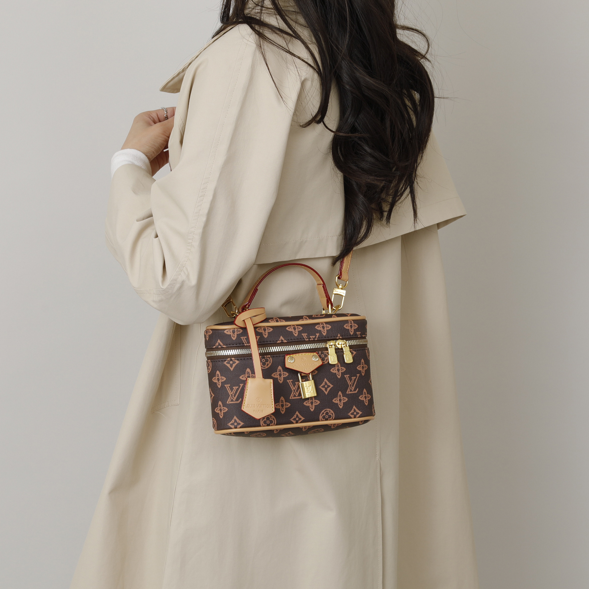 EL24136  SIZE:20*7*13CM gallery