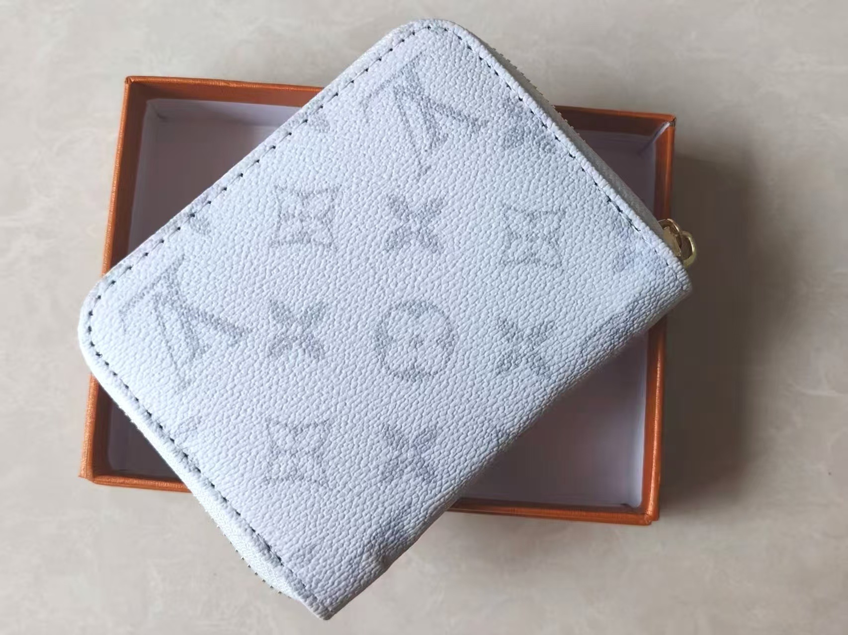 EL35820  SIZE:12*10*2.5CM gallery