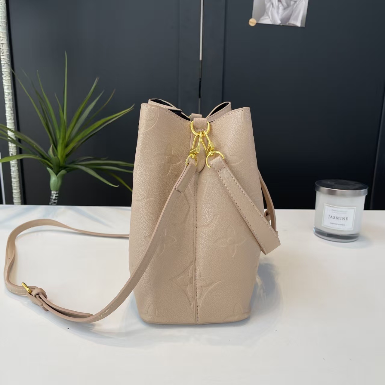 EL75239  SIZE:24*24*13CM gallery