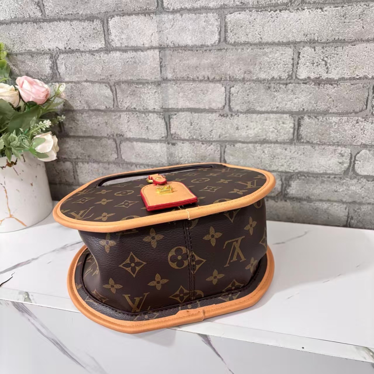 EL82340  SIZE :22*19*9CM gallery