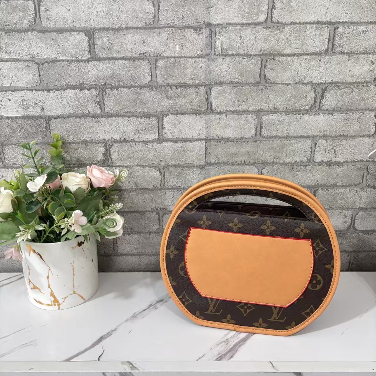 EL82340  SIZE :22*19*9CM gallery