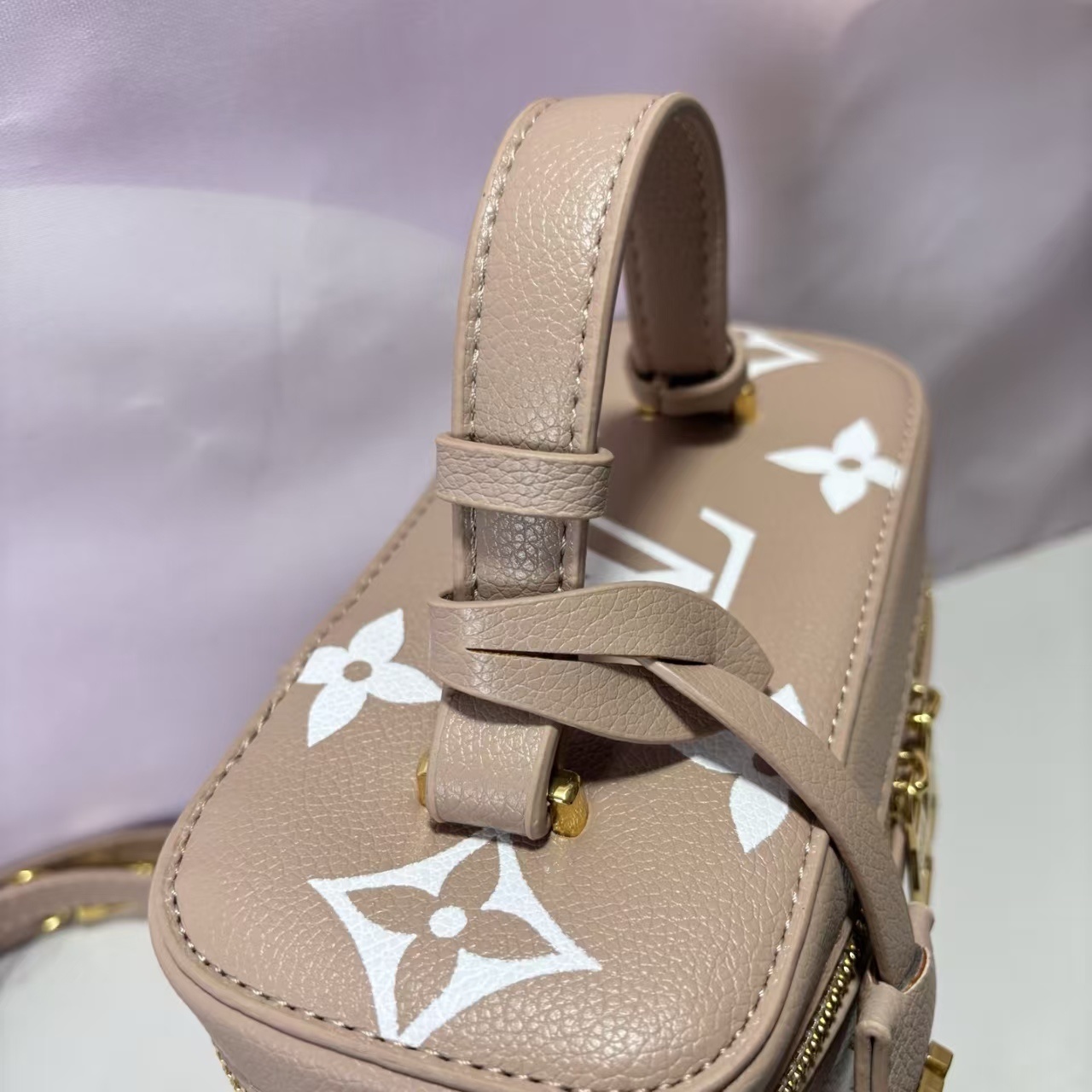 EL82636 SIZE:18*15*9CM gallery