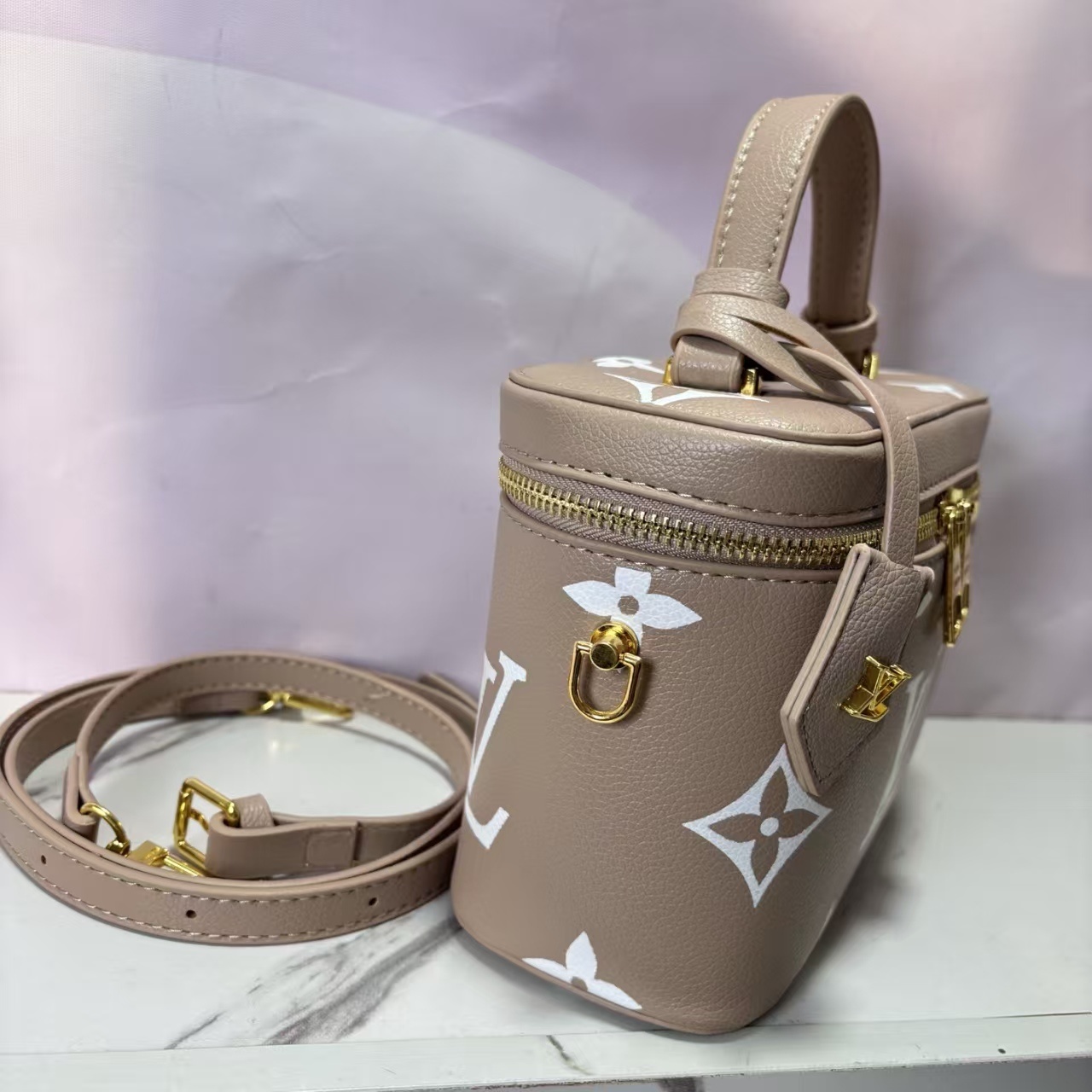 EL82636 SIZE:18*15*9CM gallery