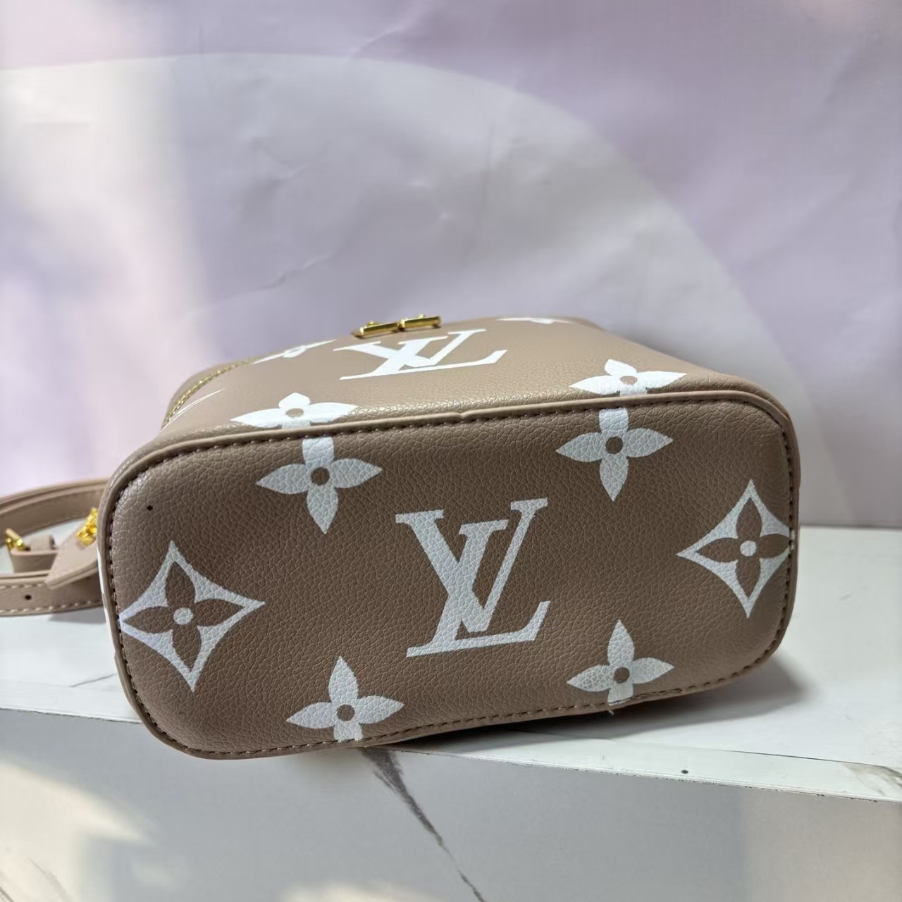 EL82636 SIZE:18*15*9CM gallery