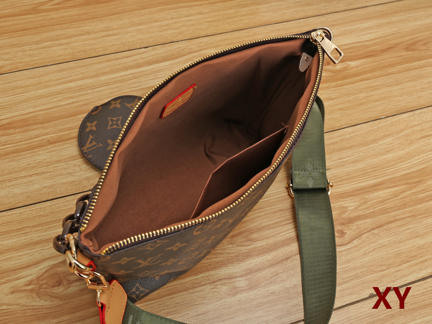 KL71555  SIZE:32*20*8CM gallery