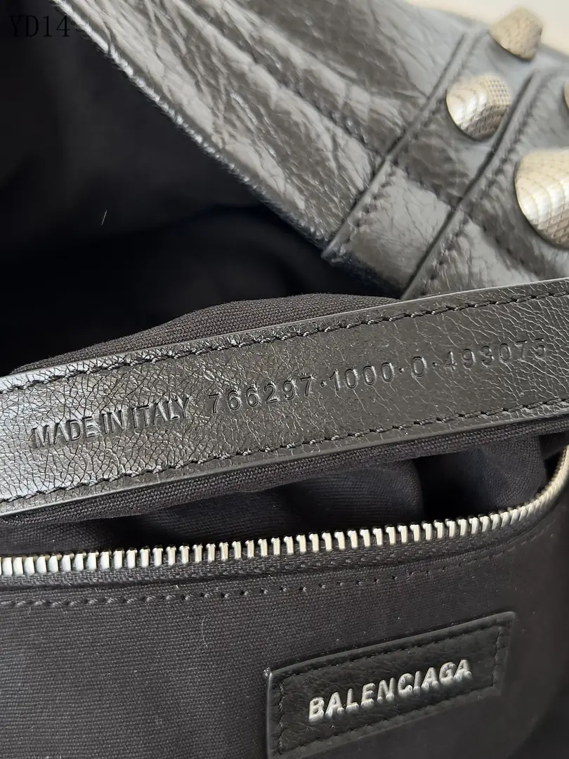 尺寸：长35 x 高45.9 x 宽18厘米 gallery