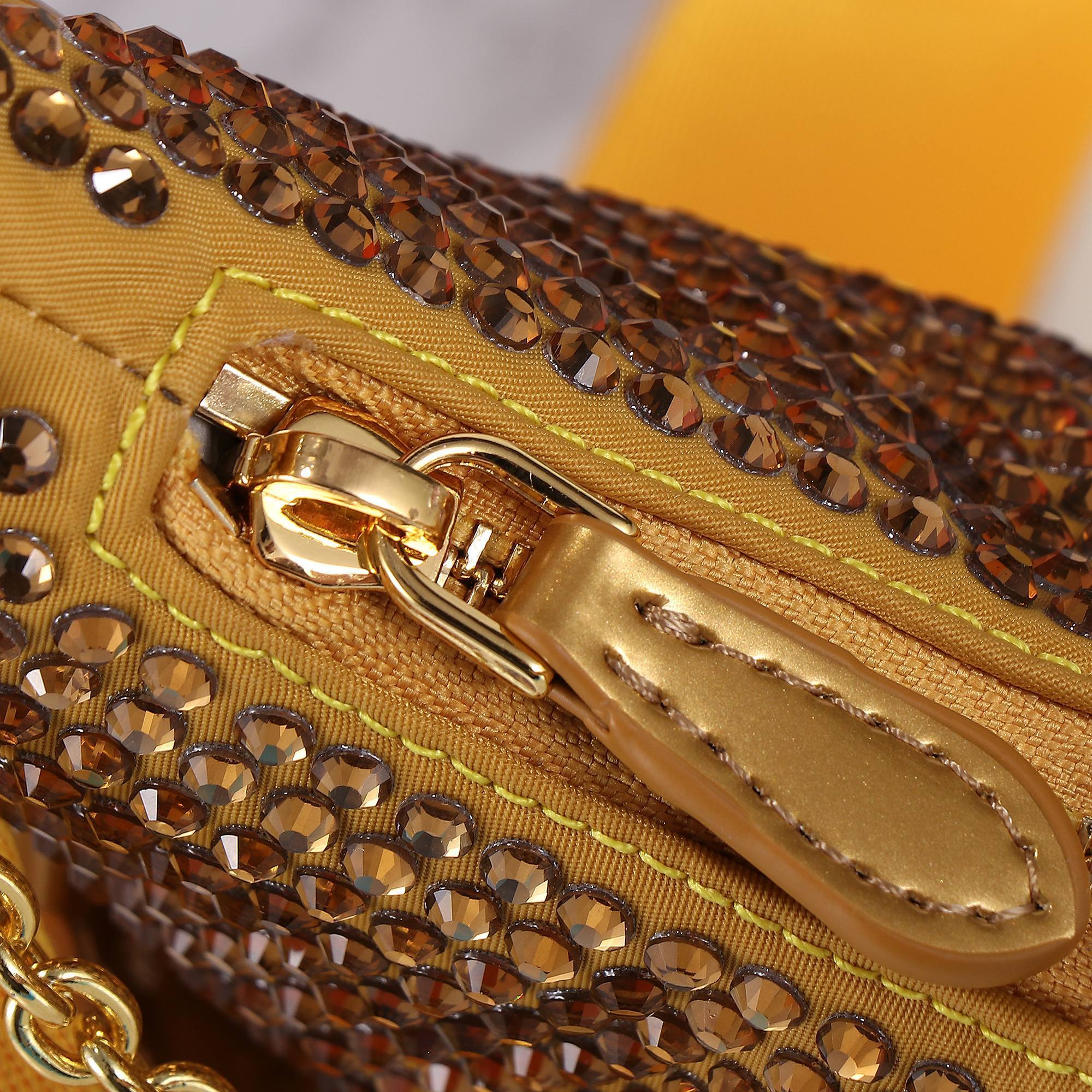 1BH204闪钻/012/22CM*16CM*6CM gallery